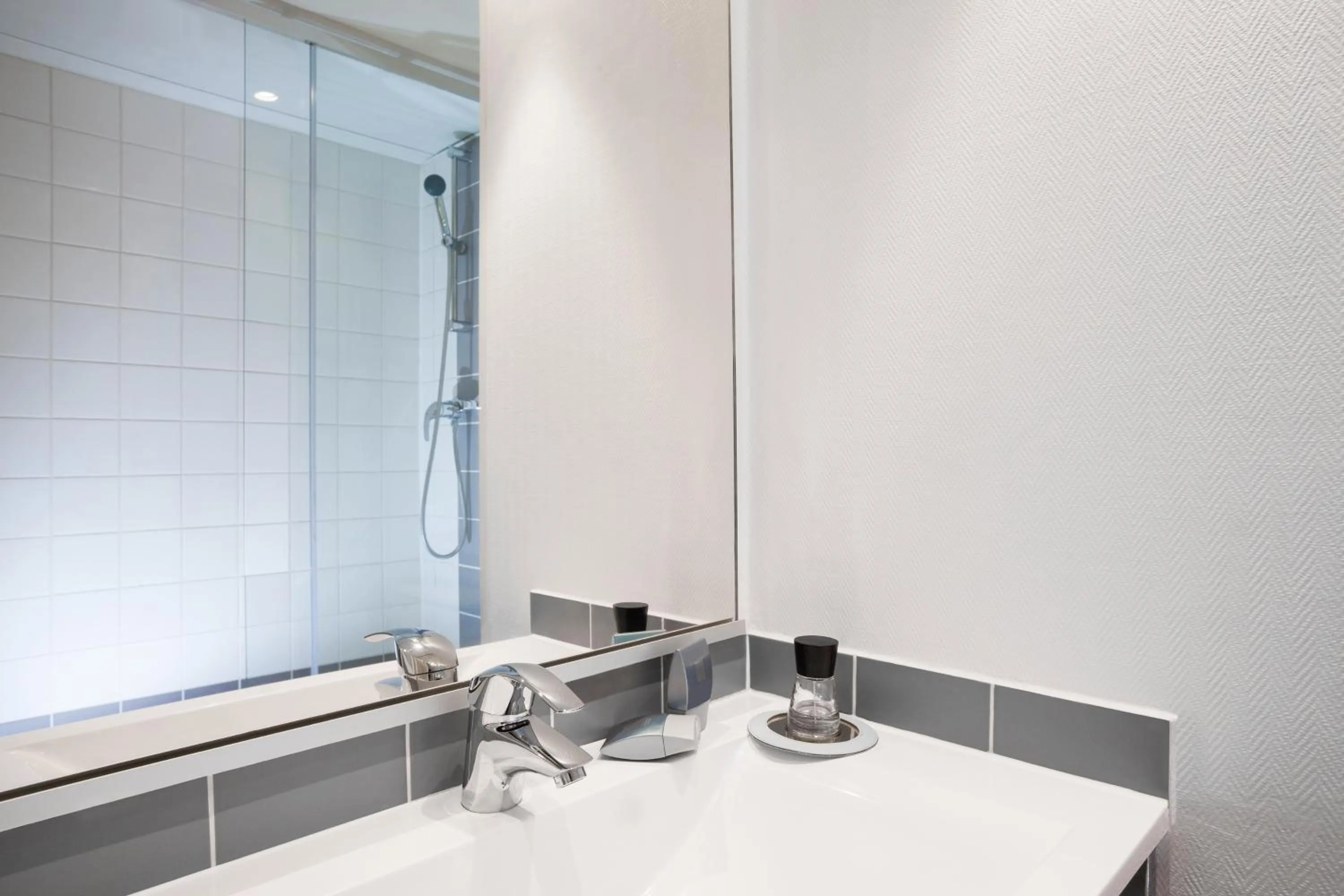 Triple Room in ibis budget Paris Porte de Montreuil