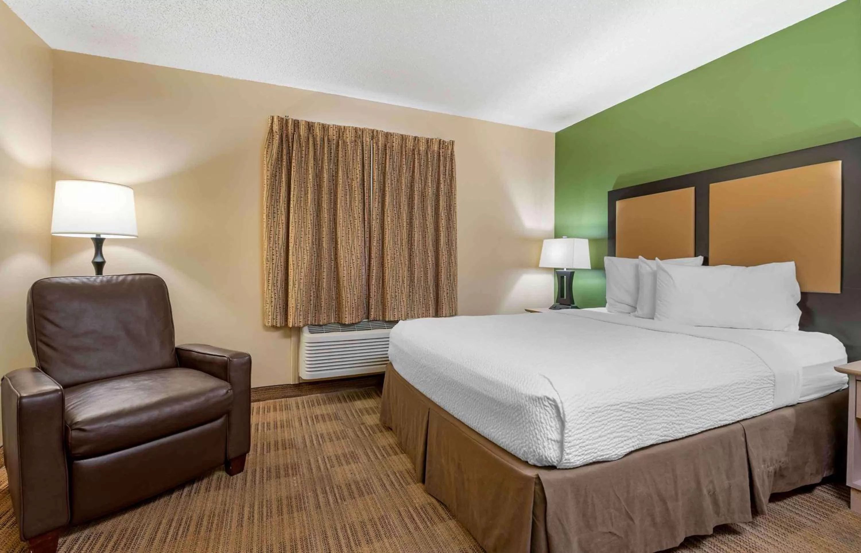 Queen Studio - Non-Smoking in Extended Stay America Select Suites - Detroit - Ann Arbor - University South