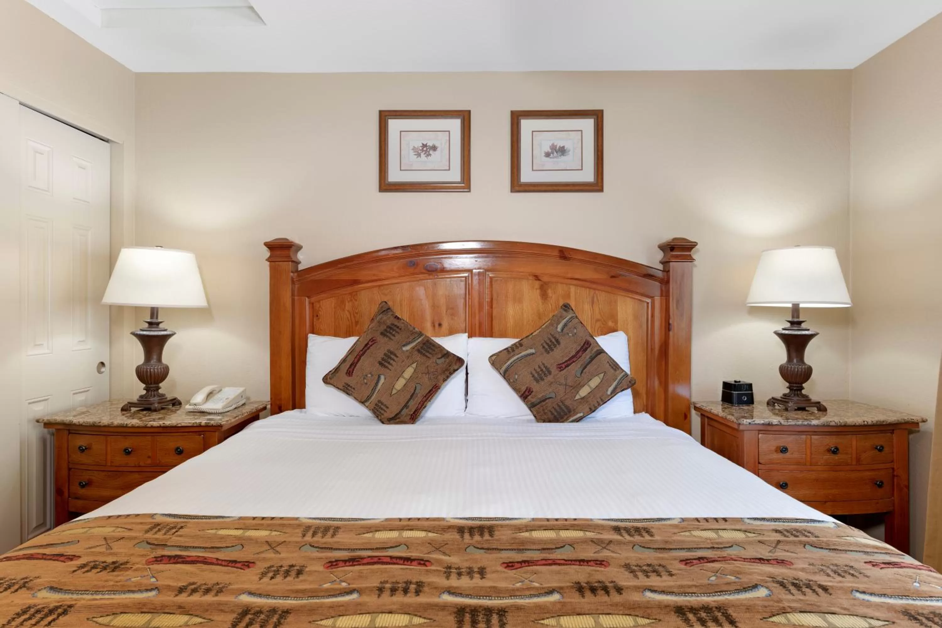Crest Point Studio with King Bed in Holiday Inn Club Vacations - Tahoe Ridge Resort