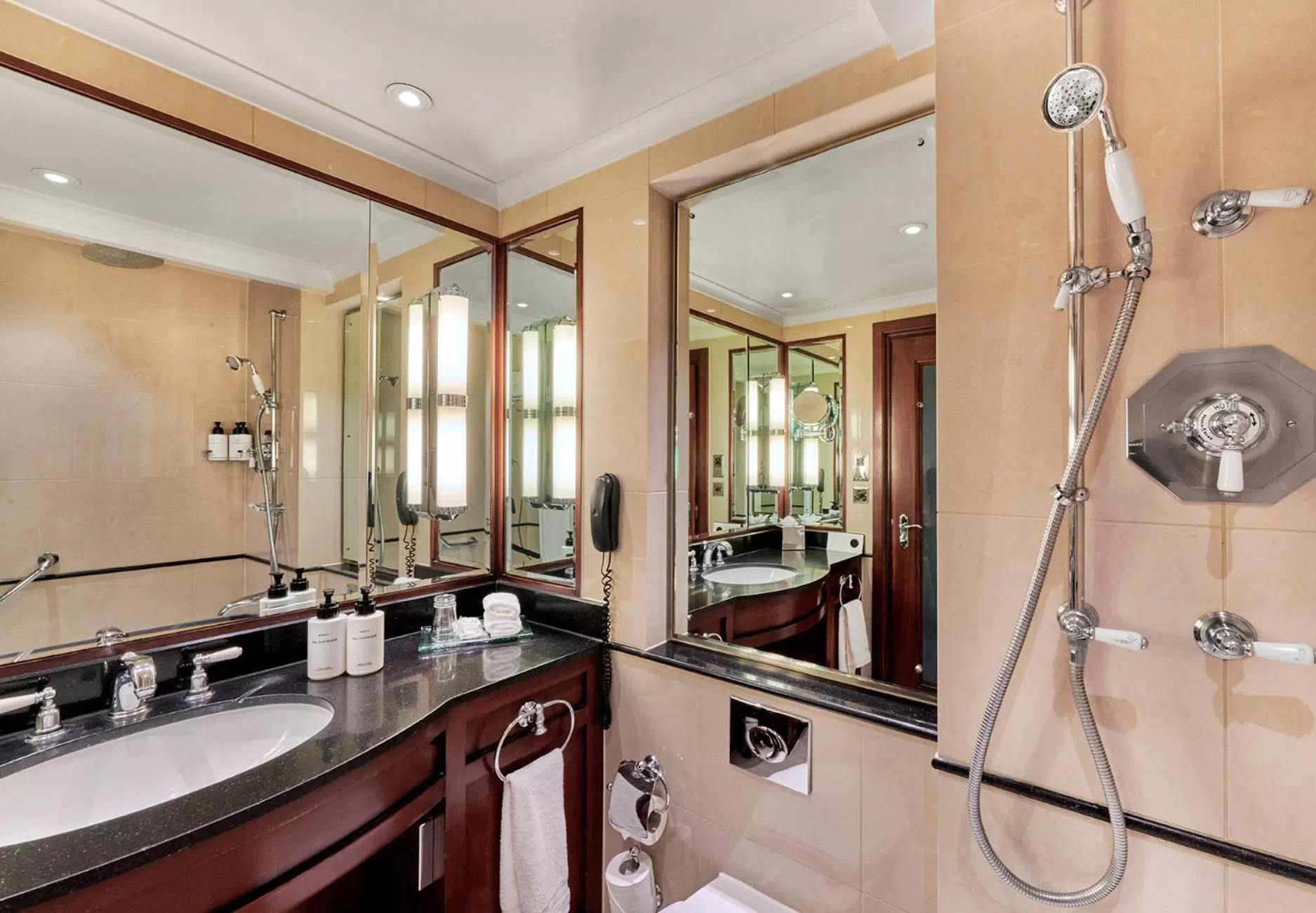 One-Bedroom Suite in InterContinental London Park Lane by IHG