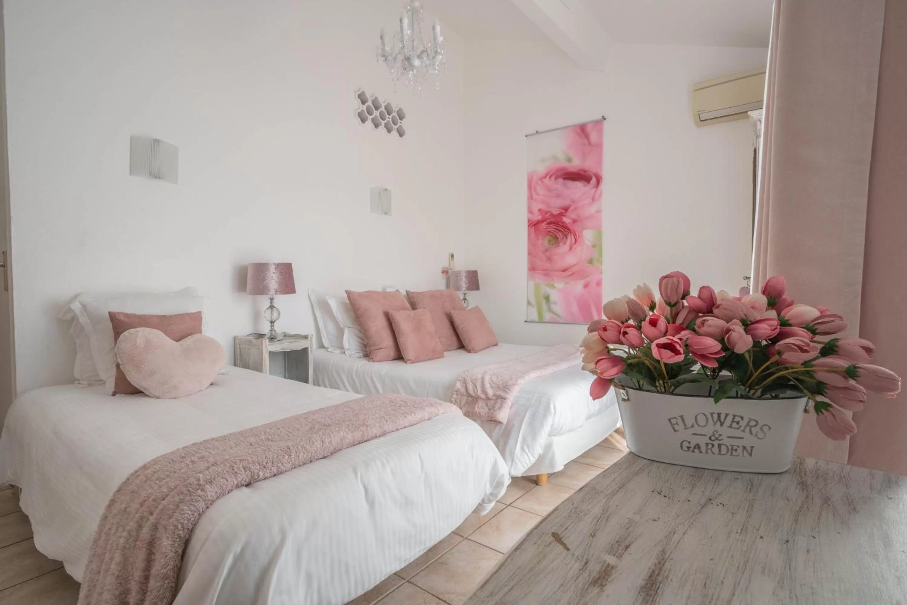 Triple Room in Hôtel Le Méditerranée