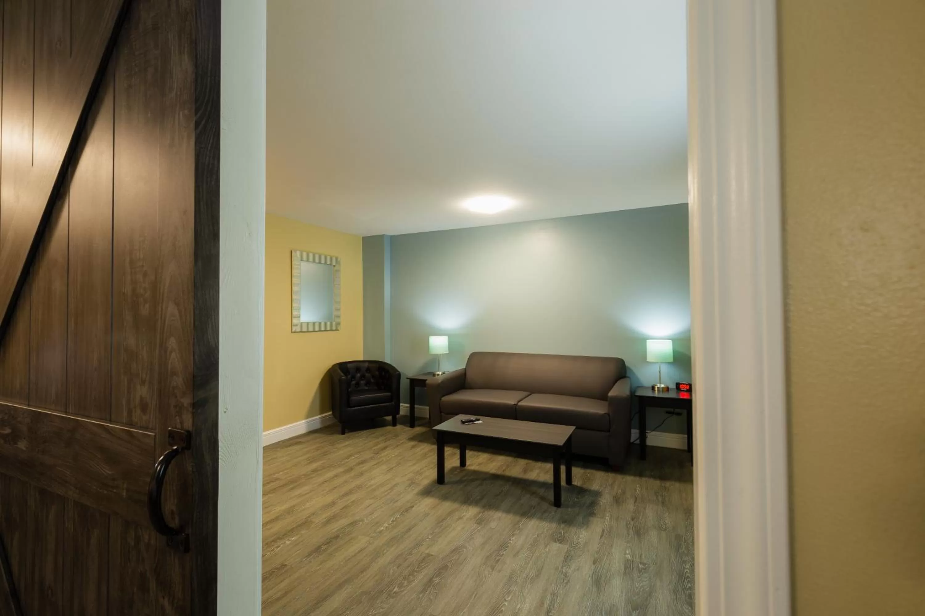 Two-Room Queen Suite with Two Bathrooms - Non-Smoking in Hawthorn Suites by Wyndham St. Robert/Ft. Leonard Wood