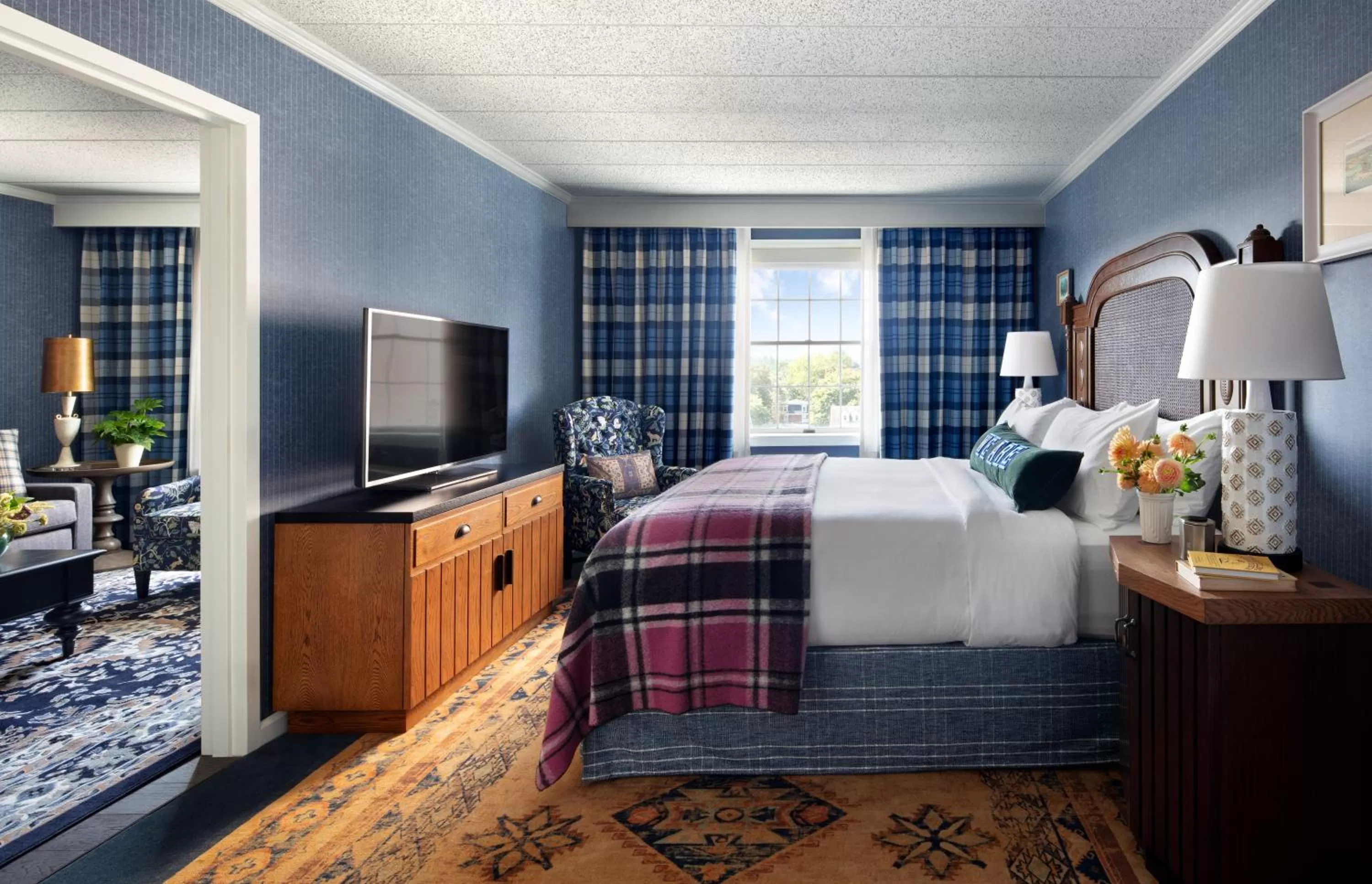 Graduate King Suite in Graduate by Hilton State College