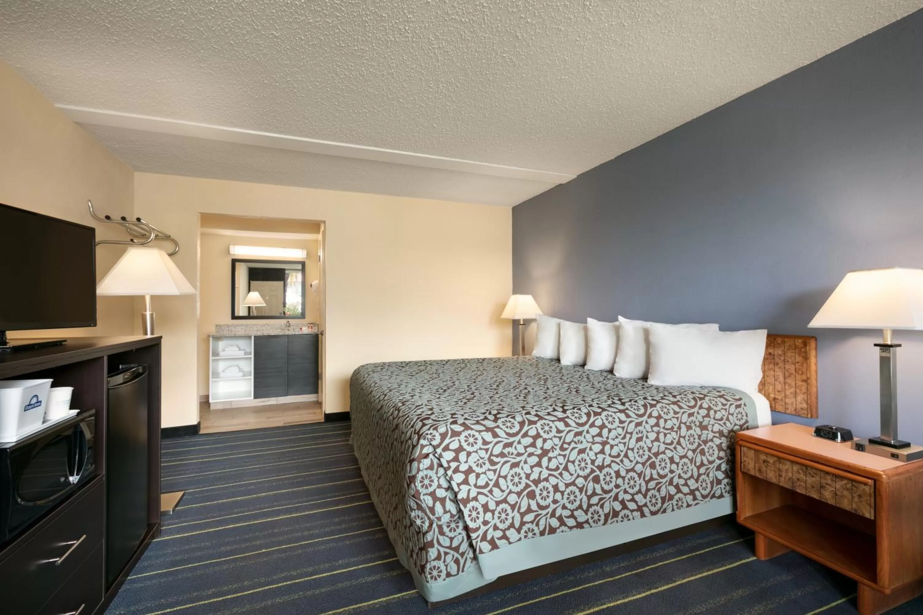 King Room - Non-Smoking in Days Inn by Wyndham Clearwater/Central