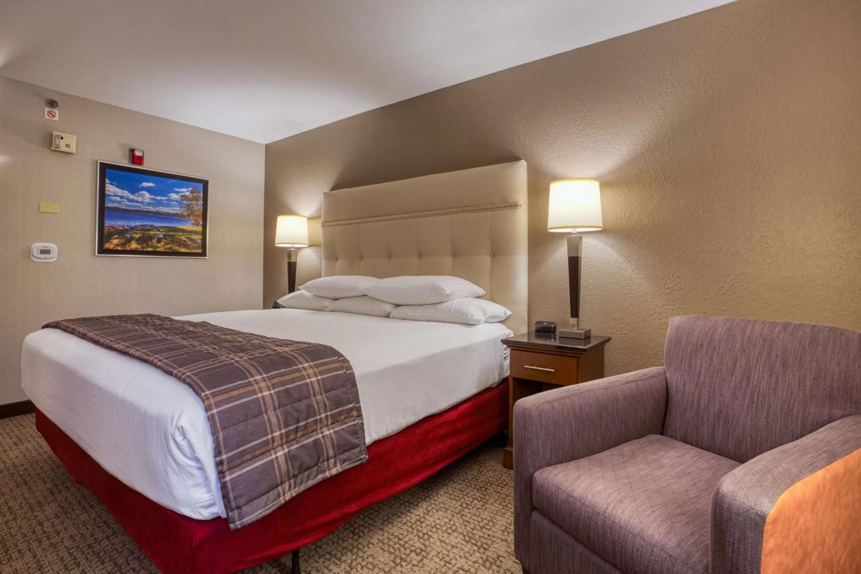 Deluxe King Room - Accessible, Roll-in Shower in Drury Inn & Suites St. Louis - Fairview Heights