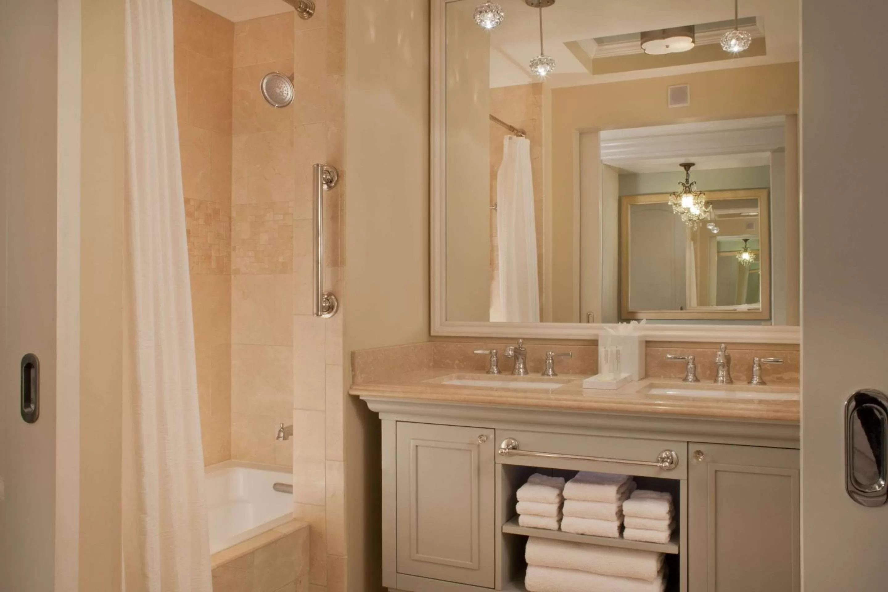 Standard King Room - Non-Smoking  in Eilan Hotel and Spa, Ascend Resort Collection