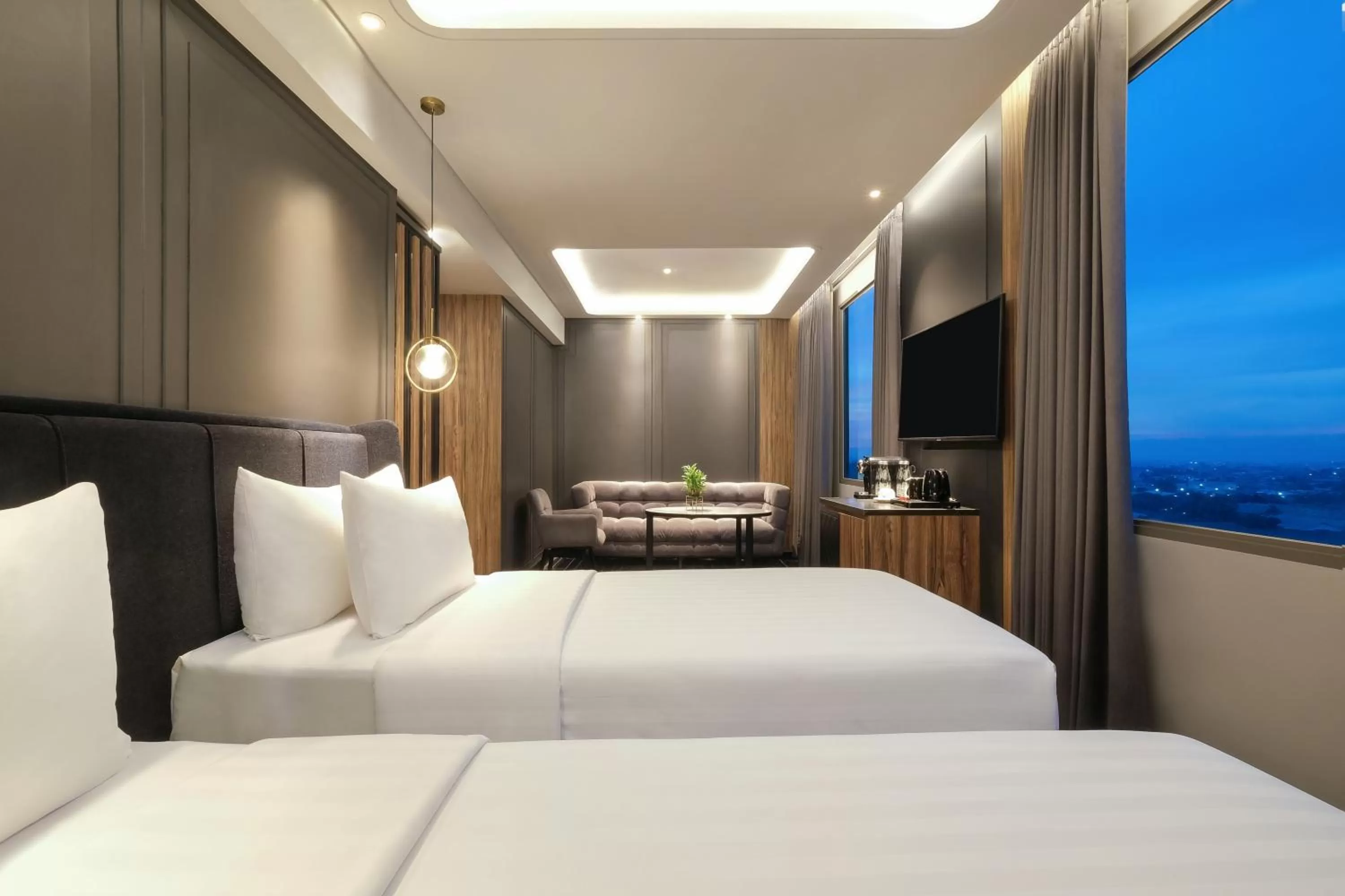 Junior Twin Suite in Mercure Tangerang Centre