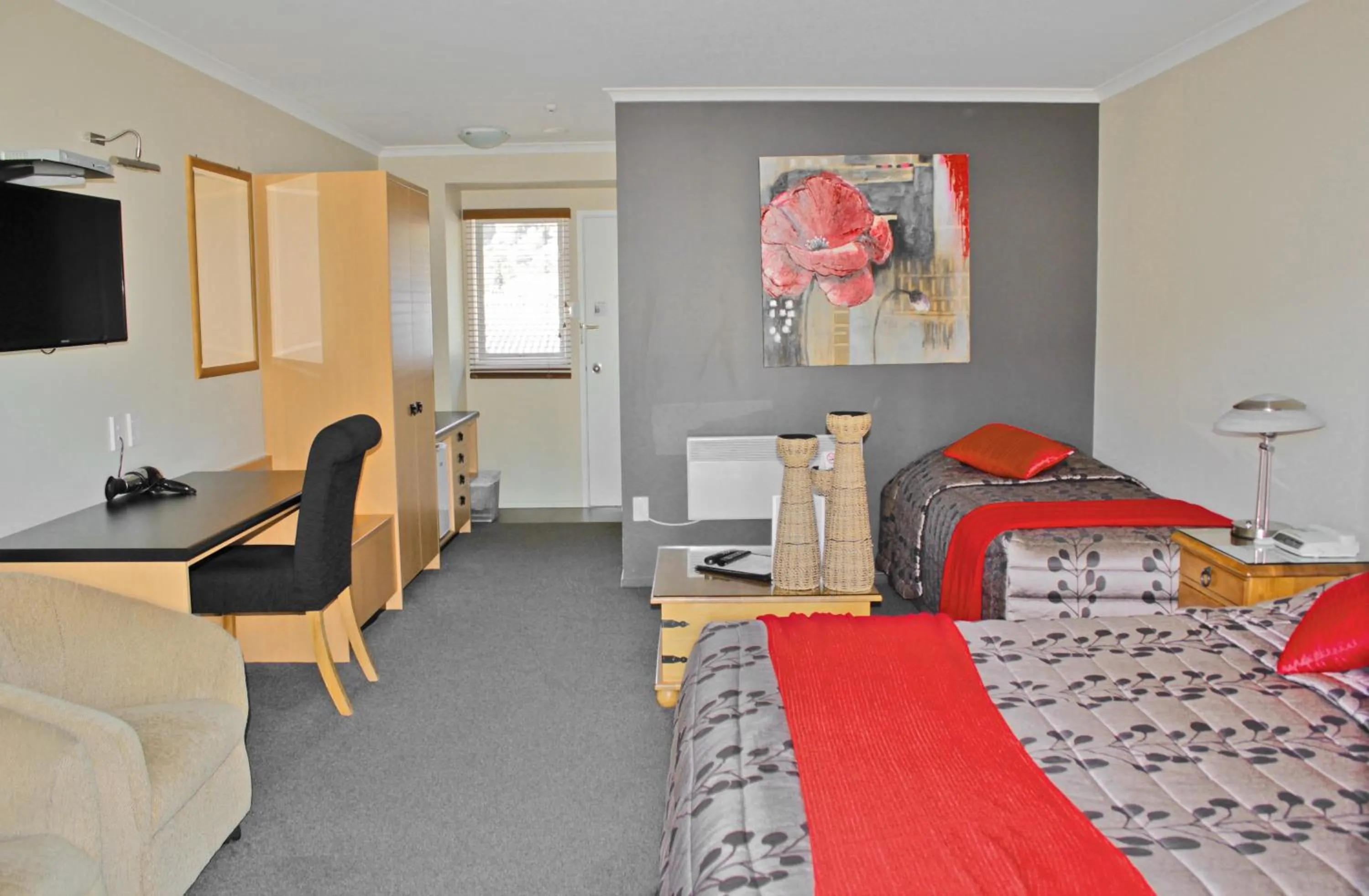 Studio with Patio in Beachcomber Inn Picton