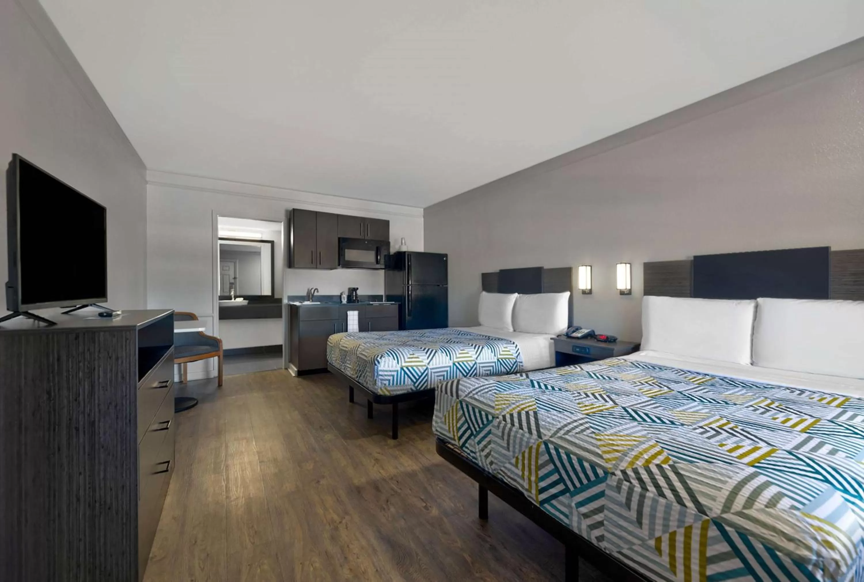 Quadruple Room - single occupancy - Non-Smoking in Studio 6-Denton, TX - UNT