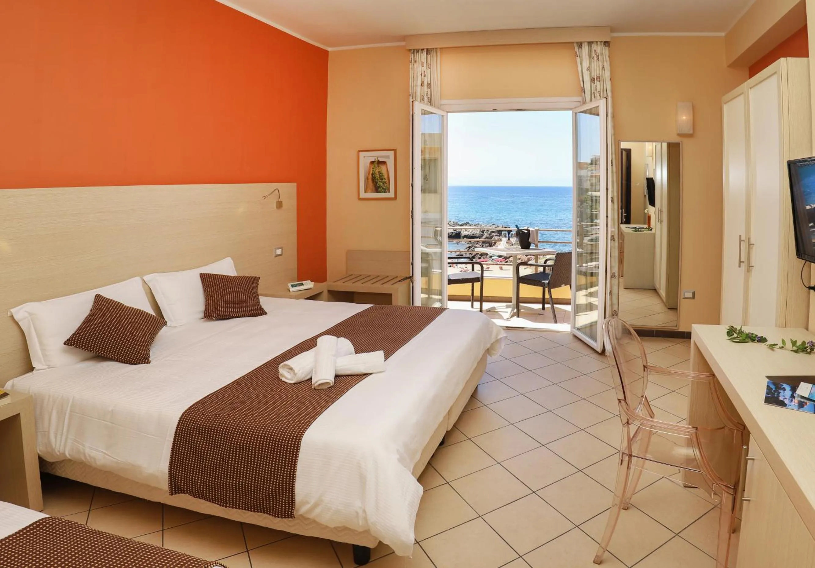 Triple Room with Balcony and Sea View in Janus Hotel