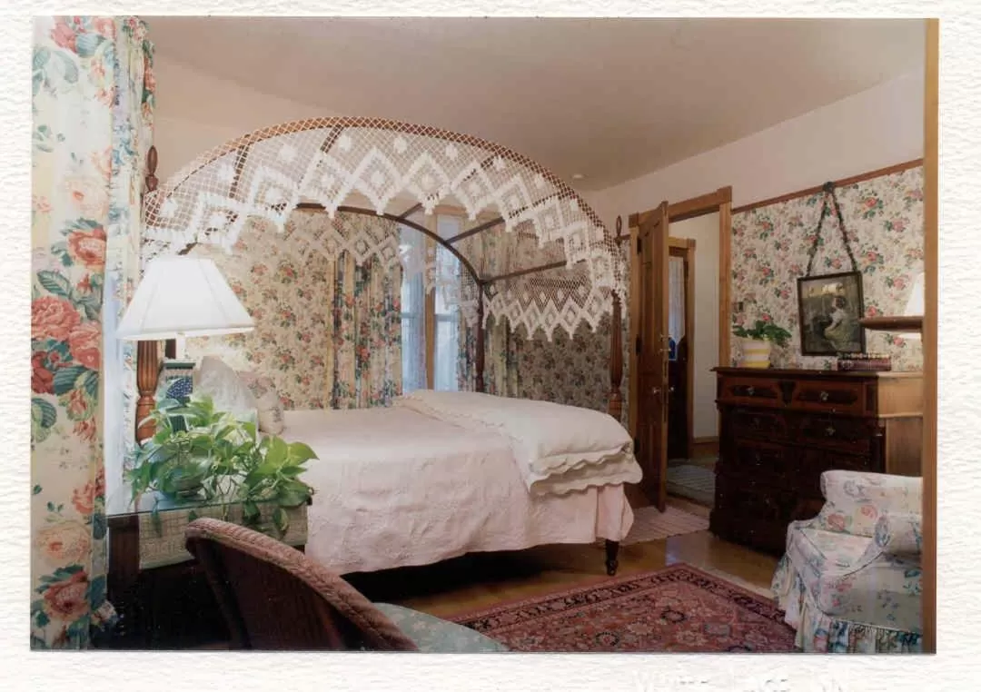 Budget Double Room in White Lace Inn