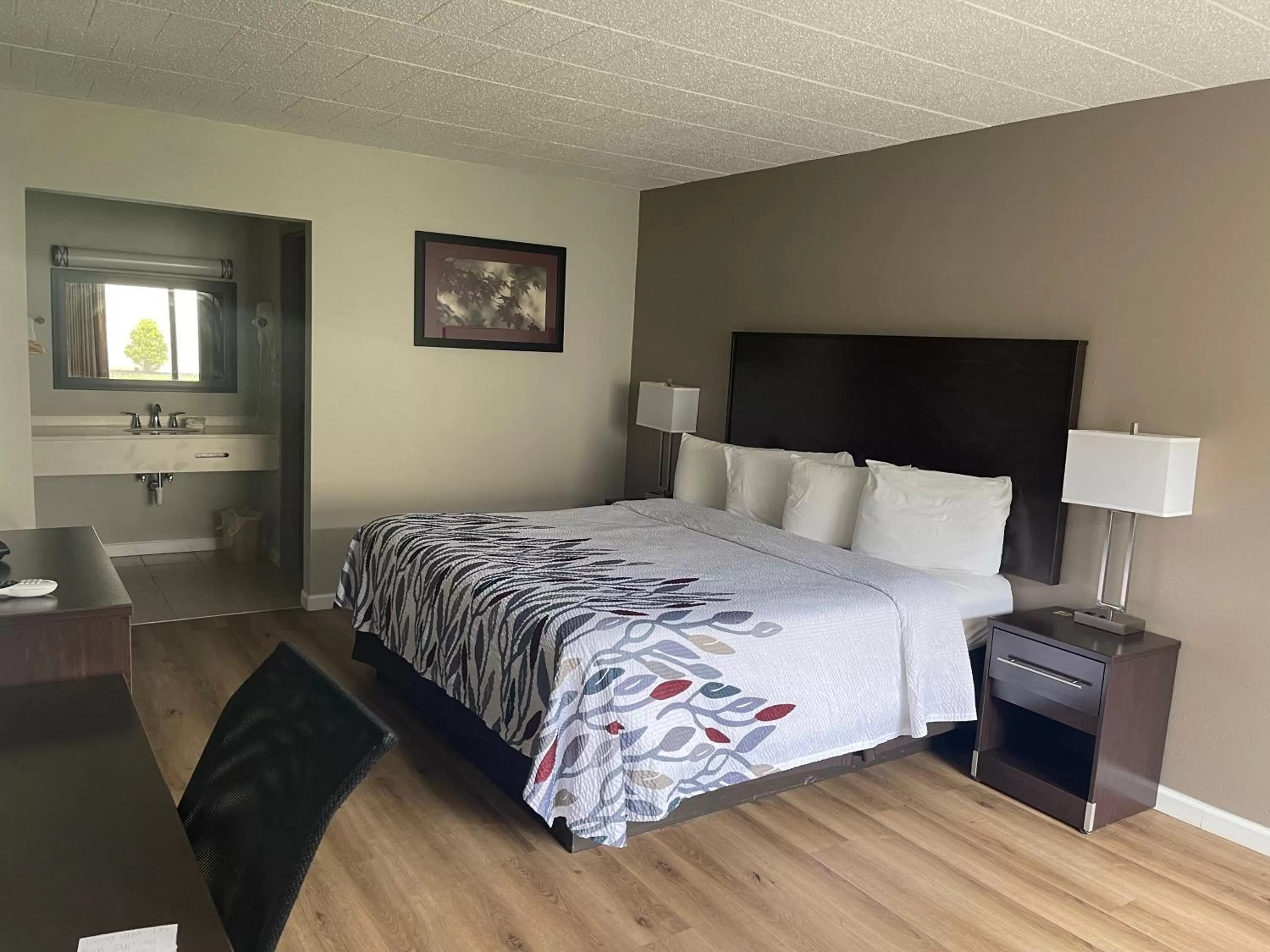 Standard King Room - Non-Smoking  in Red Roof Inn Clearfield