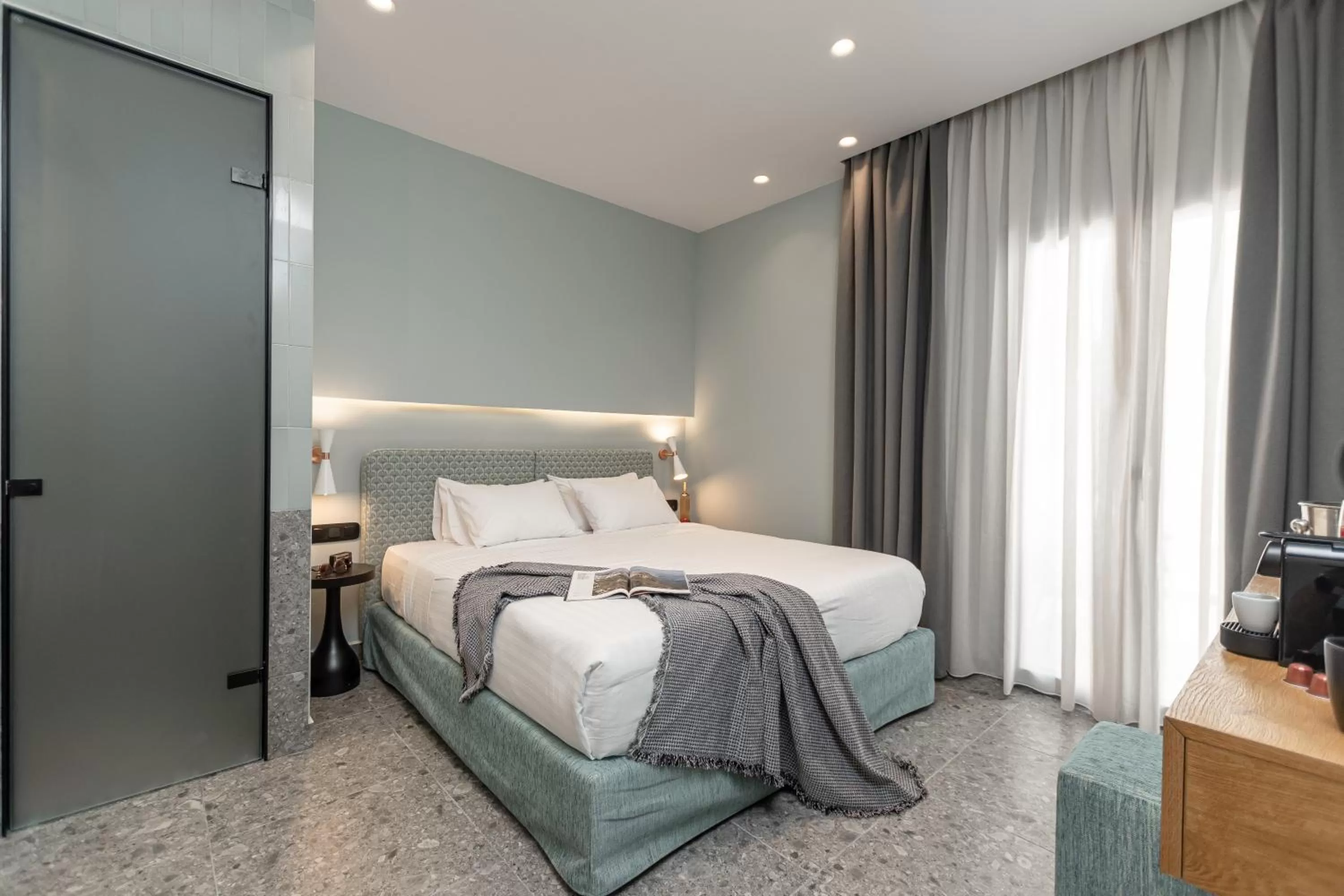 Deluxe Double Room with Outdoor Hot Tub in Argo Boutique Hotel