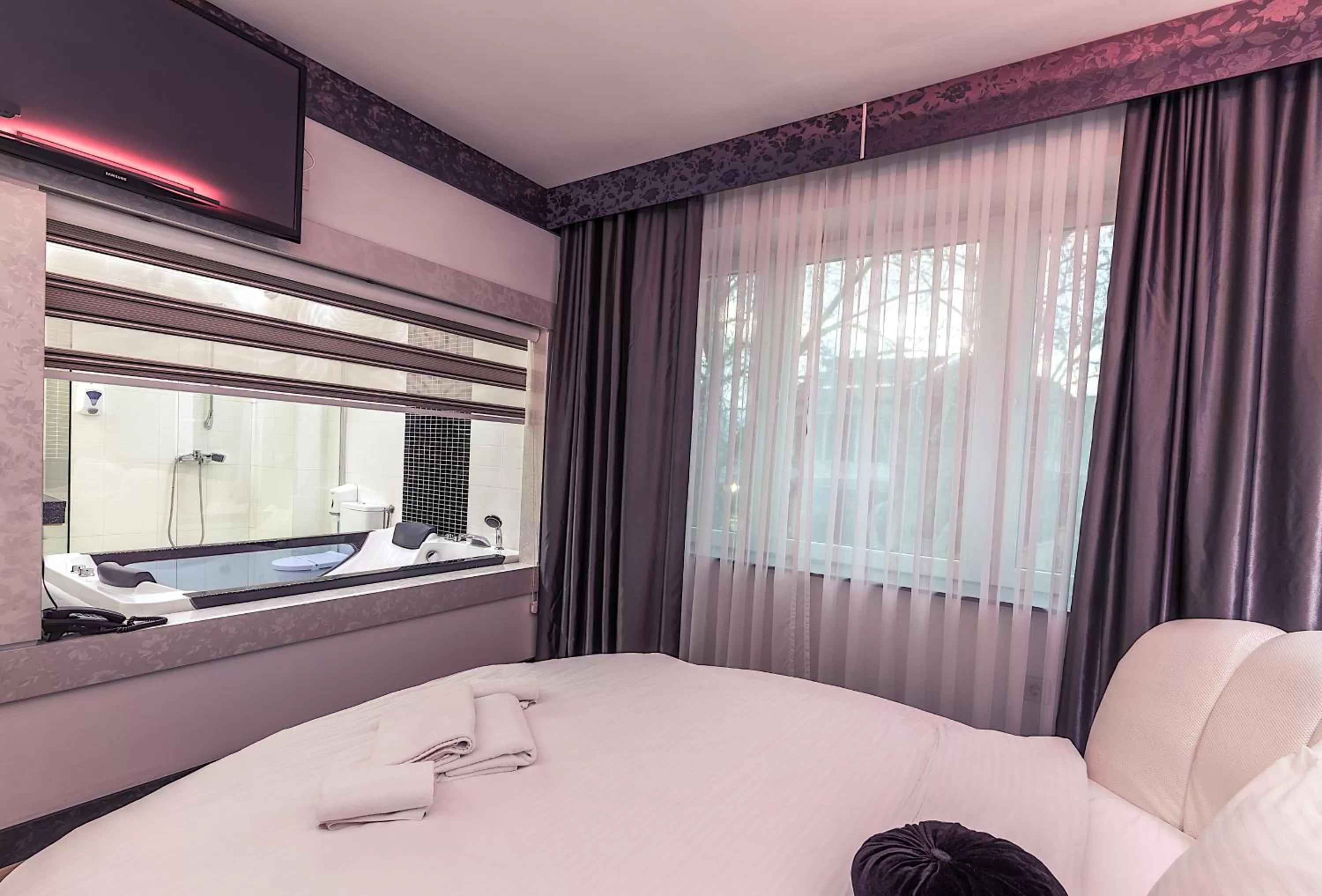 King Room with Spa Bath in Hotel De KOKA