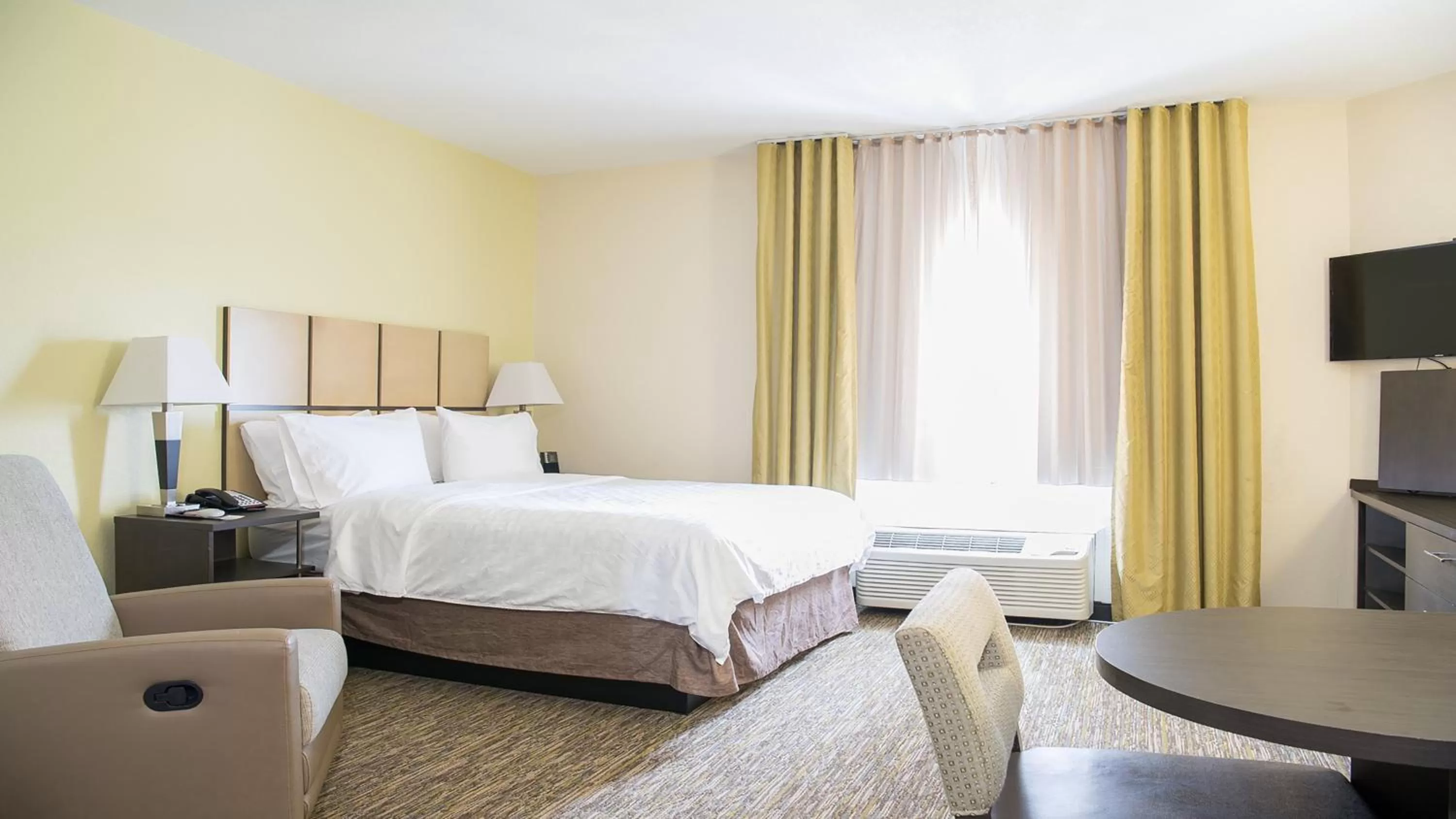 Queen Studio Suite in Candlewood Suites Bay City by IHG