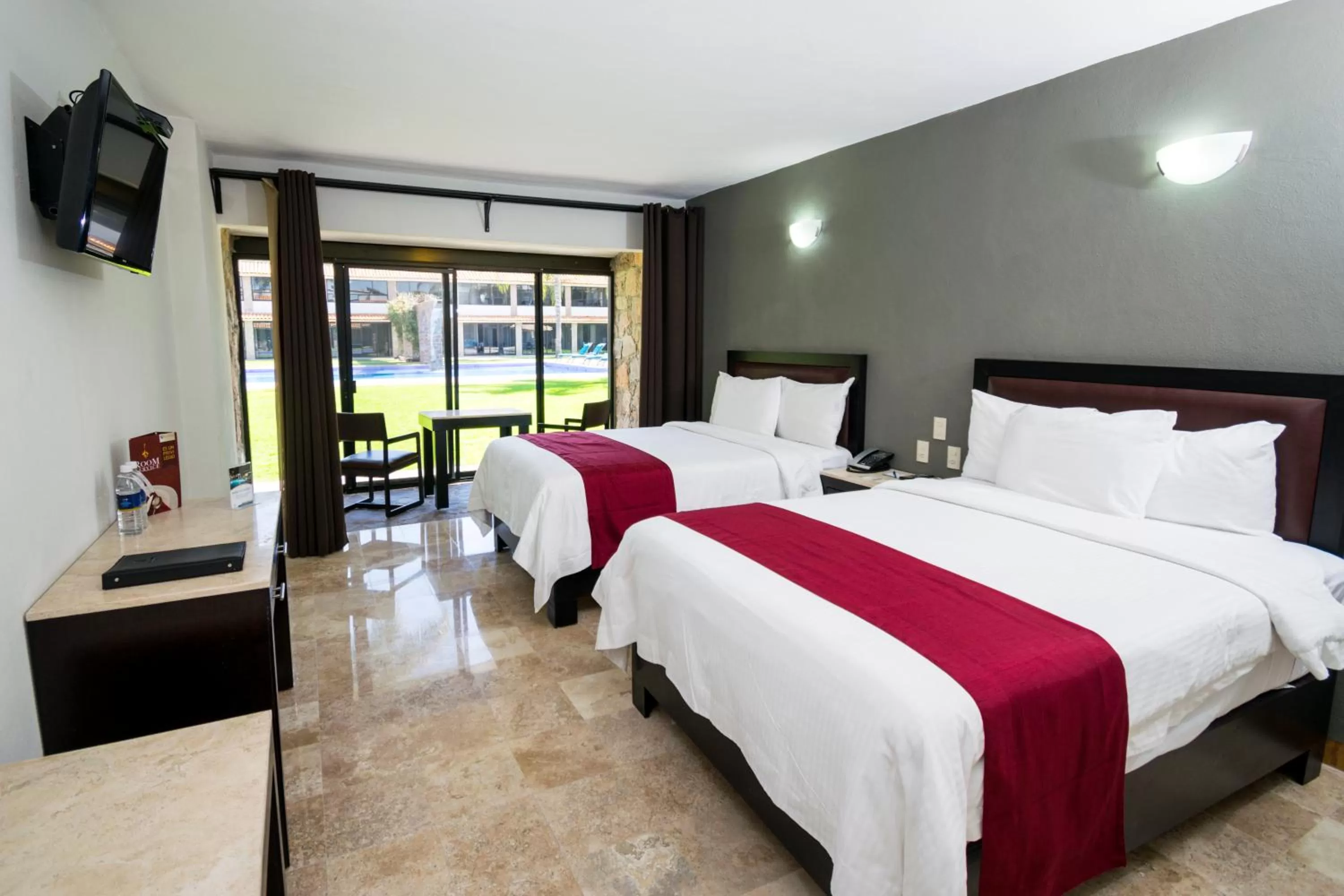 Twin Room with Pool View in Real de Minas Poliforum