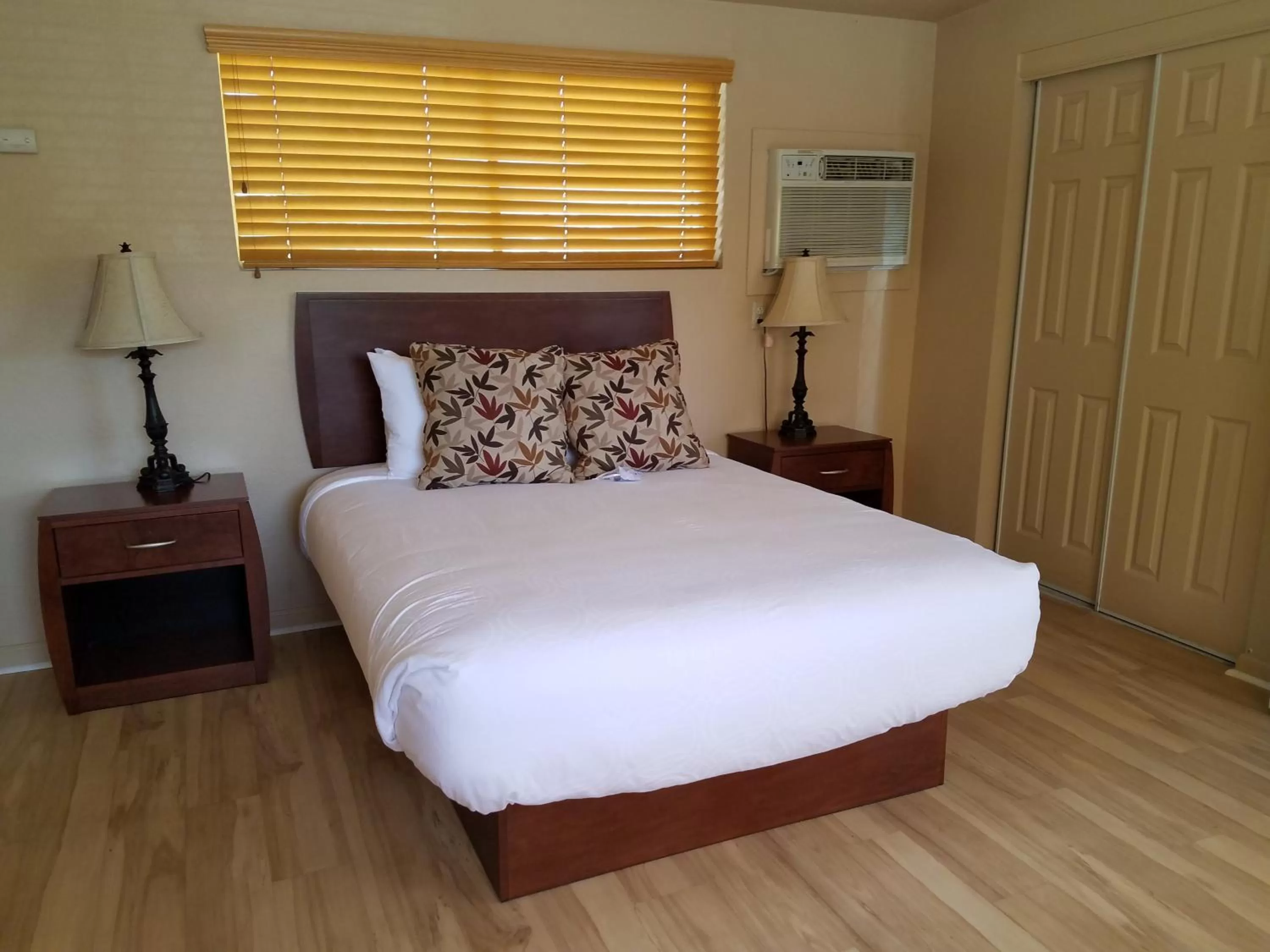 Studio - Disability Access in Shoshone Inn