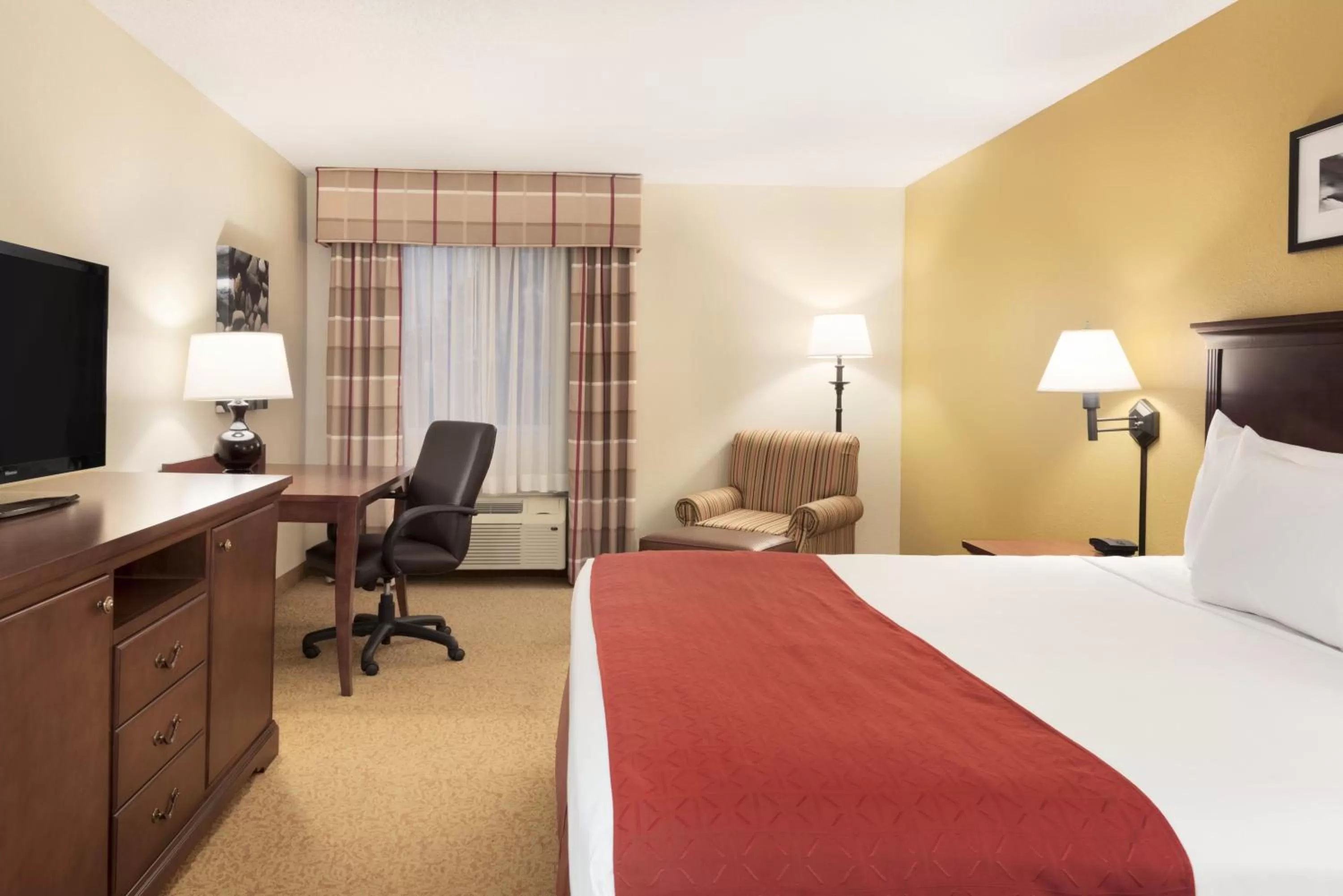 King Room - Non-Smoking in Country Inn & Suites by Radisson, Cedar Rapids Airport, IA