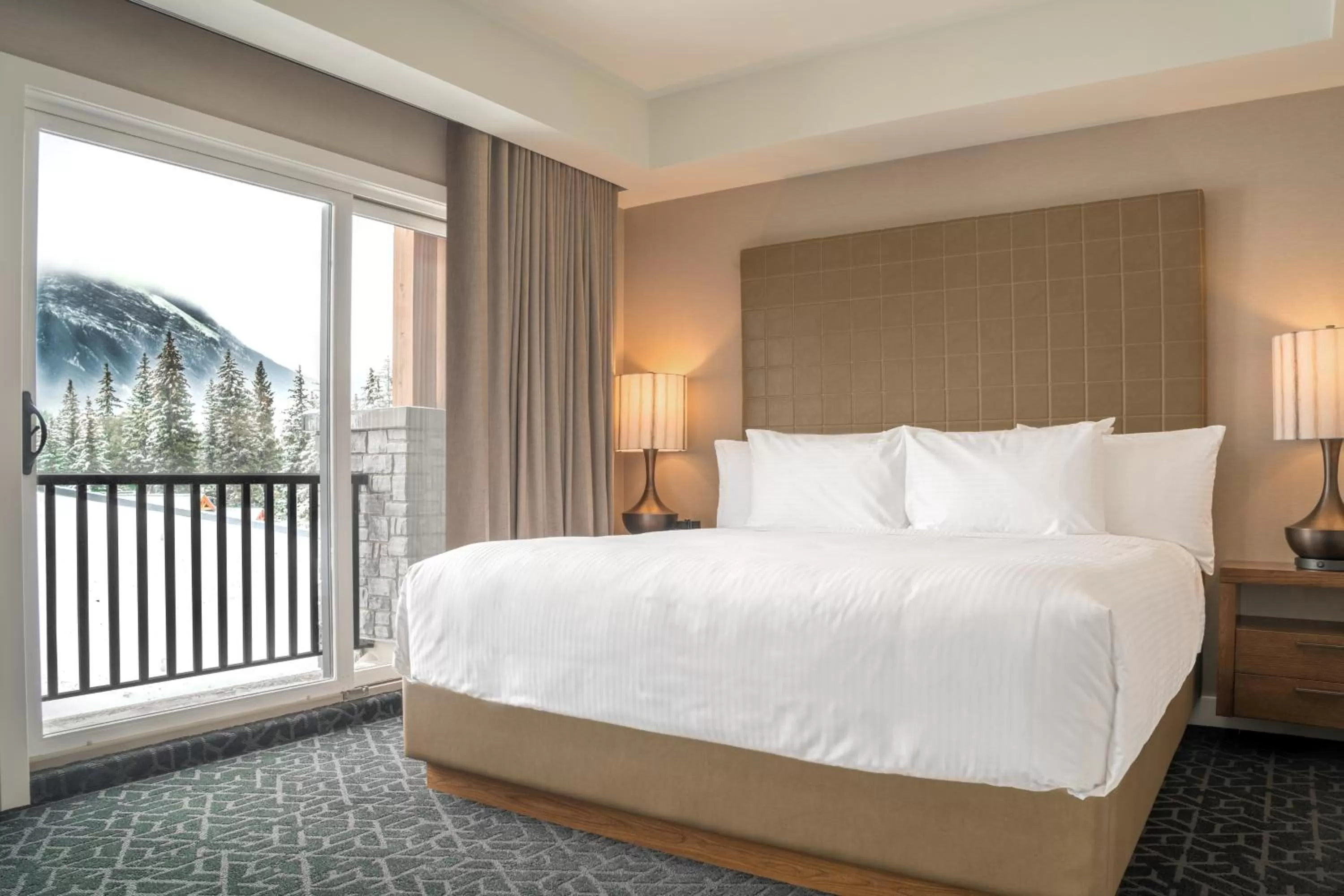 Royal King Room in The Malcolm Hotel