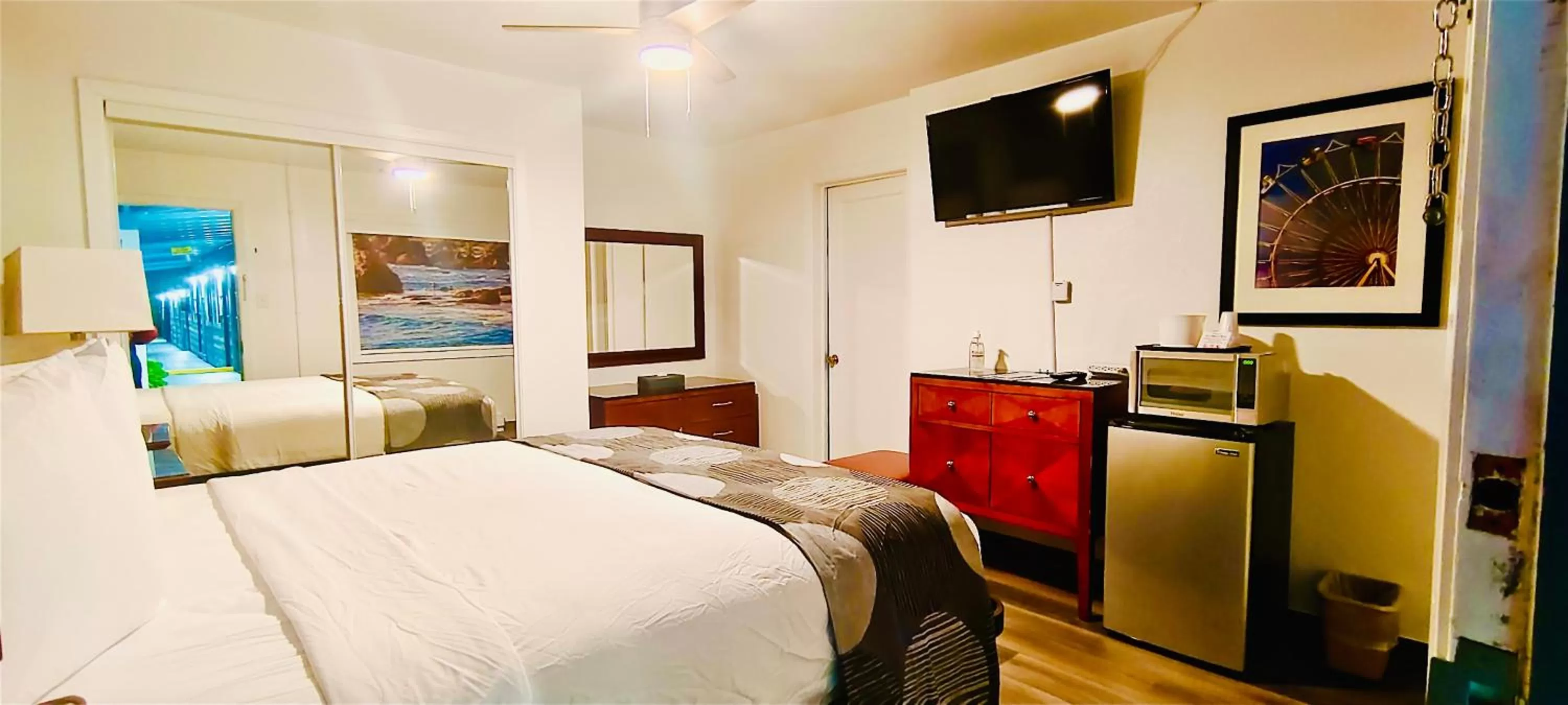 King Room - Non-Smoking in Oceanside Inn & Suites, a Days Inn by Wyndham