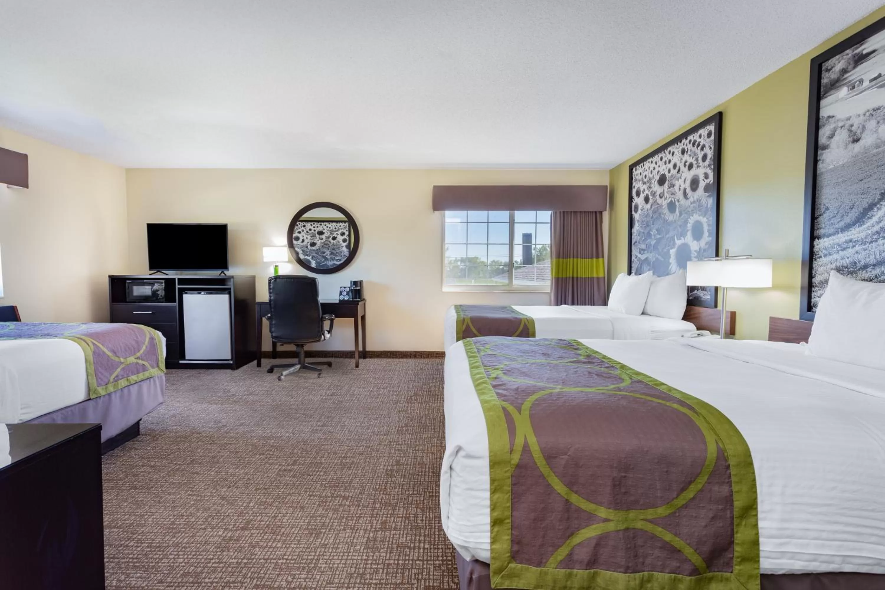 Queen Suite - Non-Smoking in Super 8 by Wyndham Emmetsburg