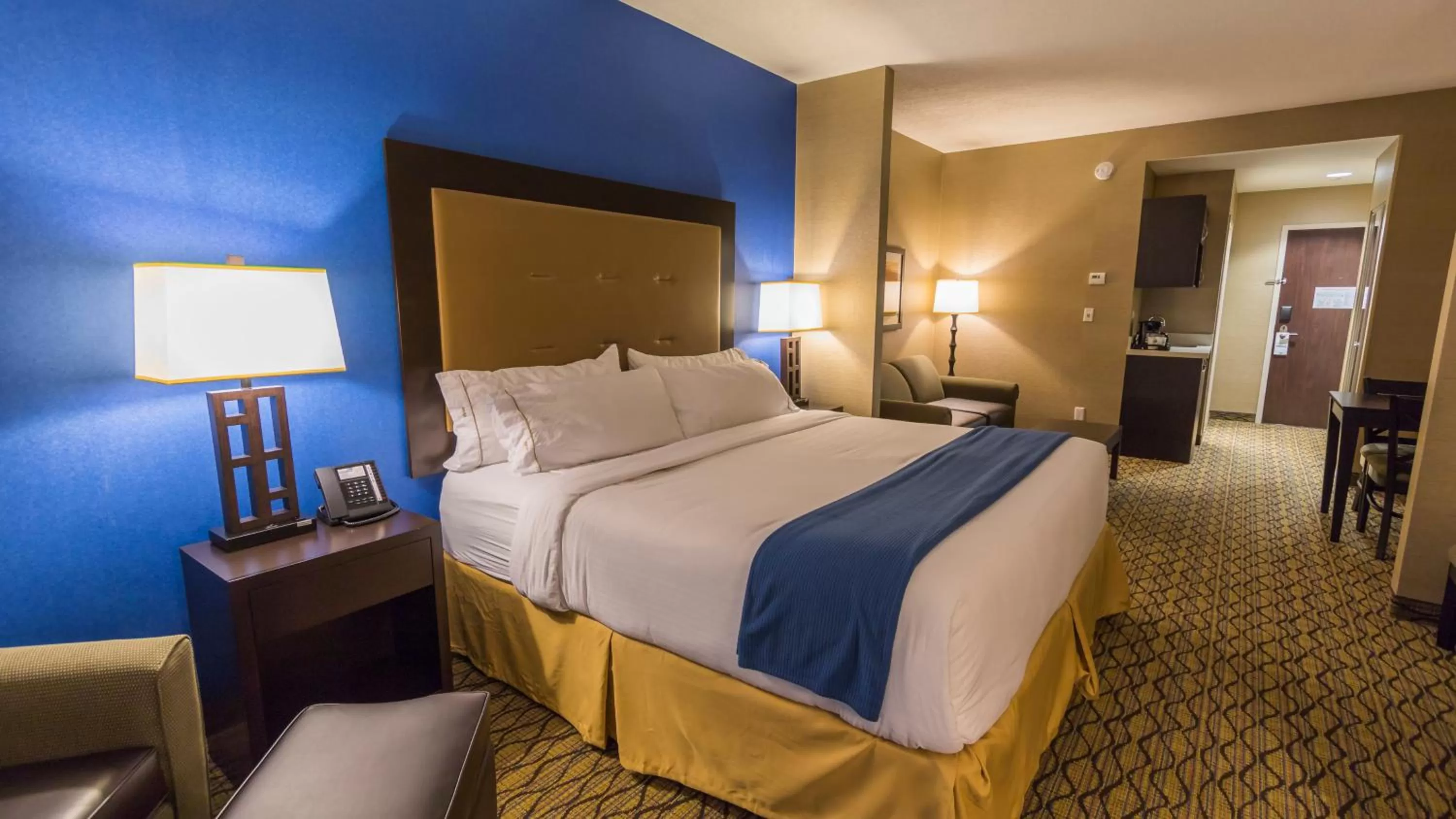 One-Bedroom Suite in Holiday Inn Express Thunder Bay by IHG