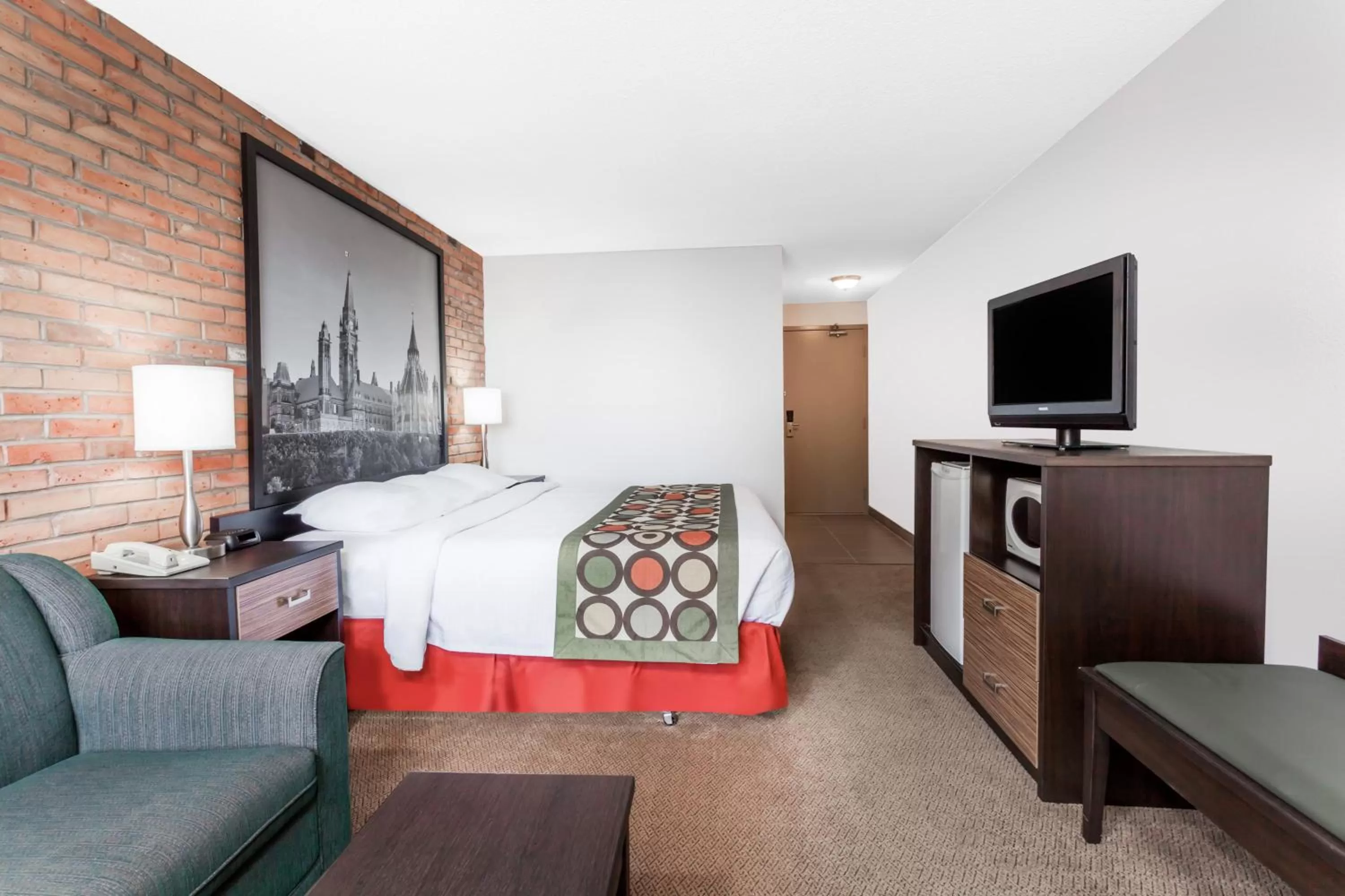 King Room - First Floor - Non-Smoking in Super 8 by Wyndham Sudbury ON