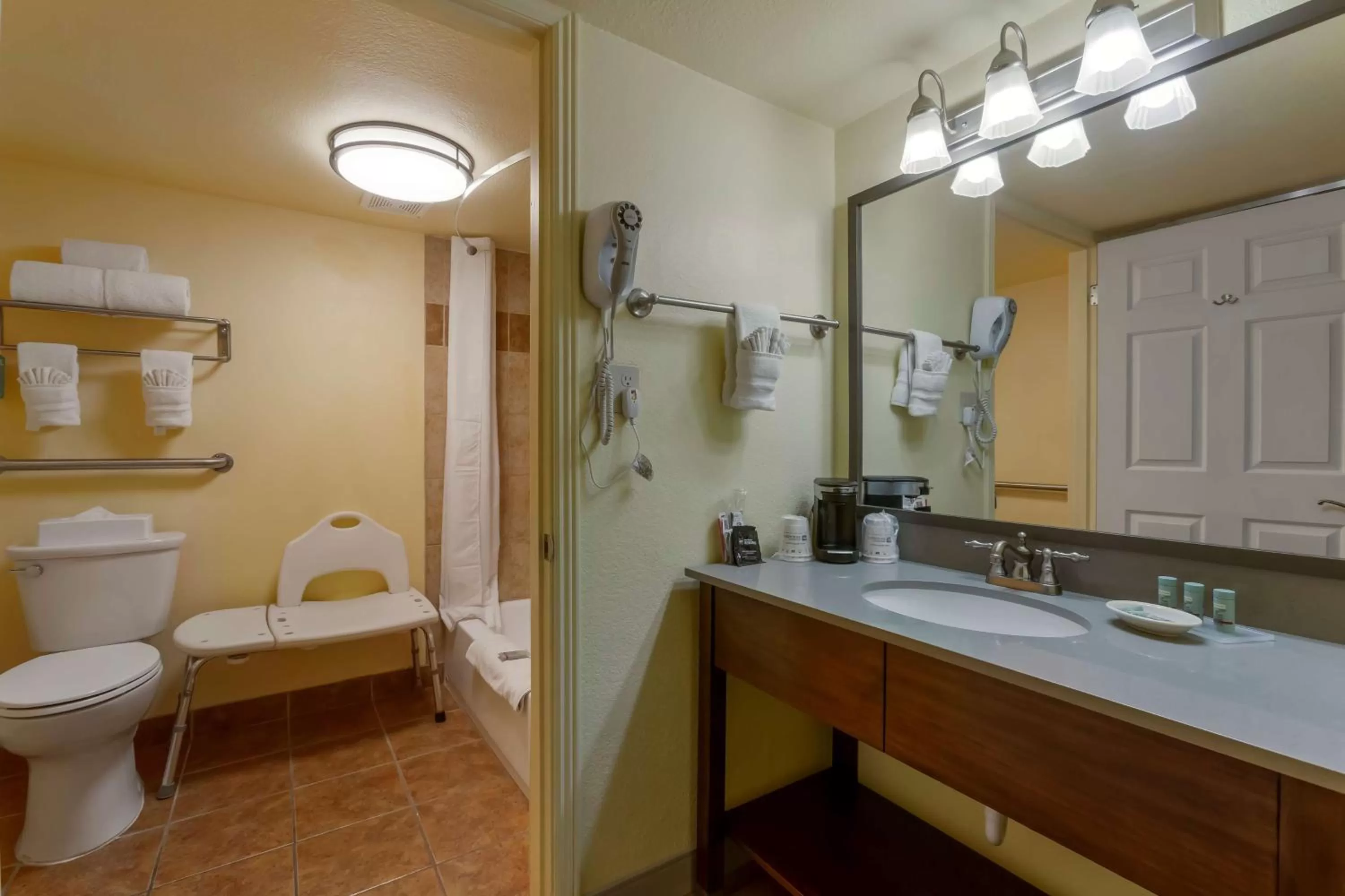 Queen Room with Bath Tub - Mobility Access in Best Western Phoenix Goodyear Inn