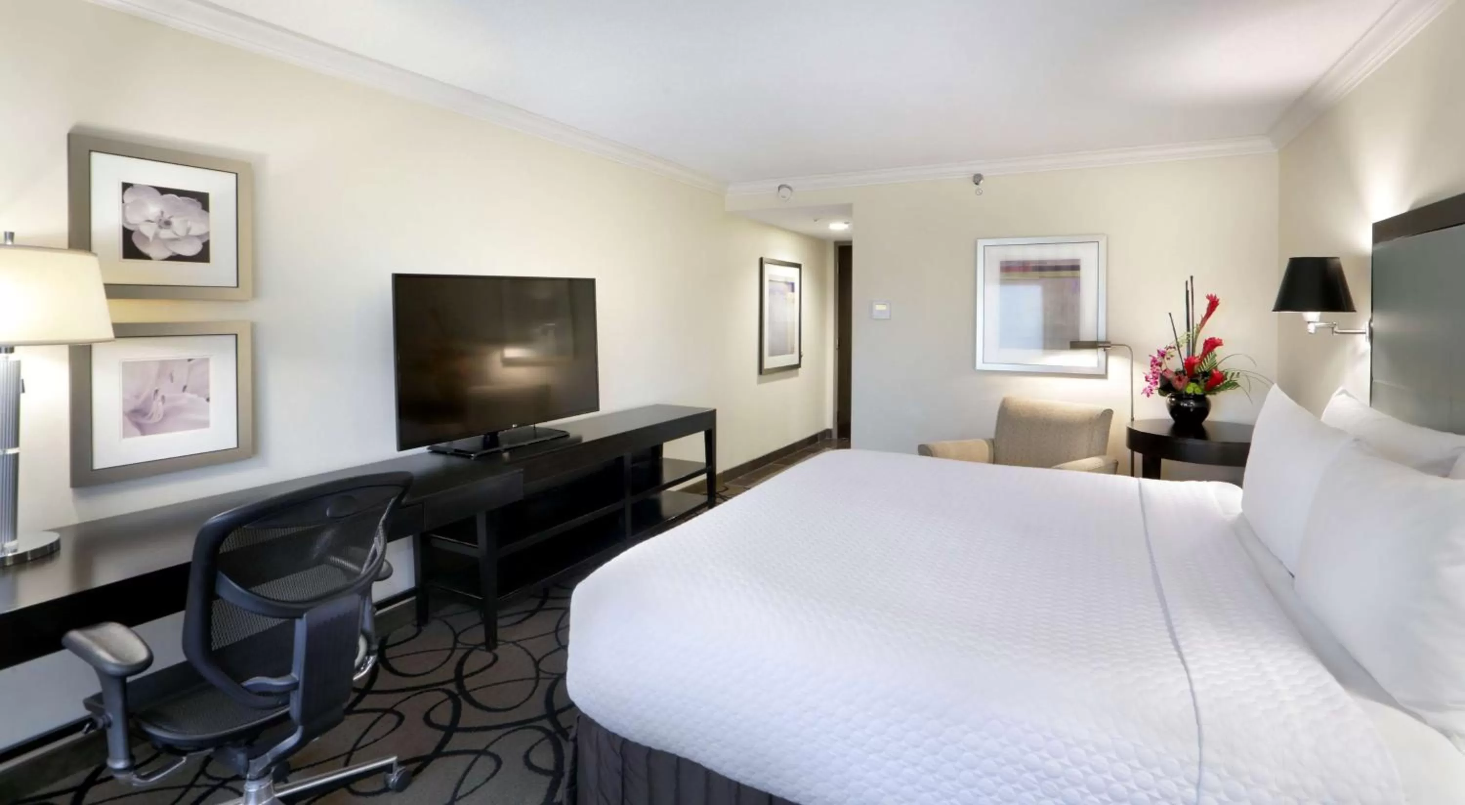 King Room in The Verve Boston Natick, Tapestry Collection by Hilton