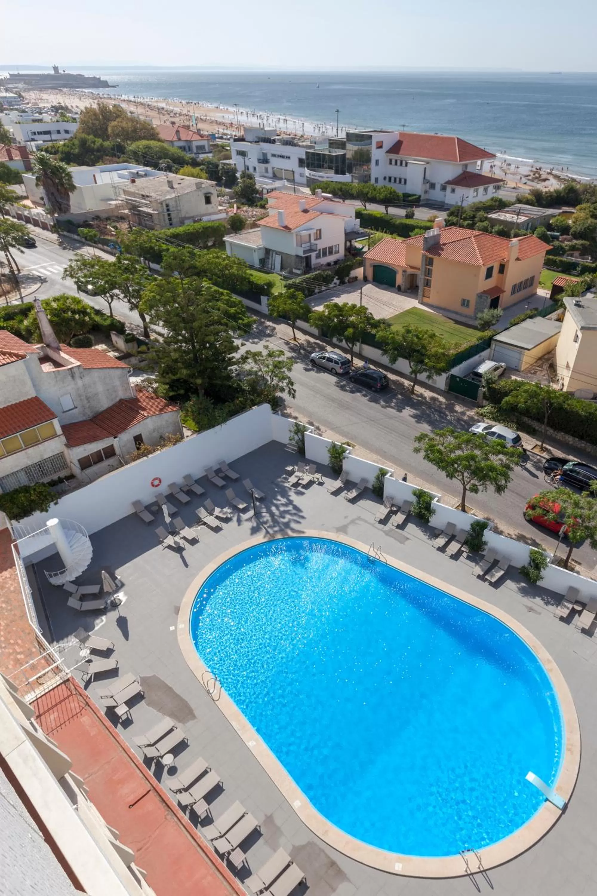 Superior Twin Room with Sea View and Balcony in Carcavelos Beach Hotel