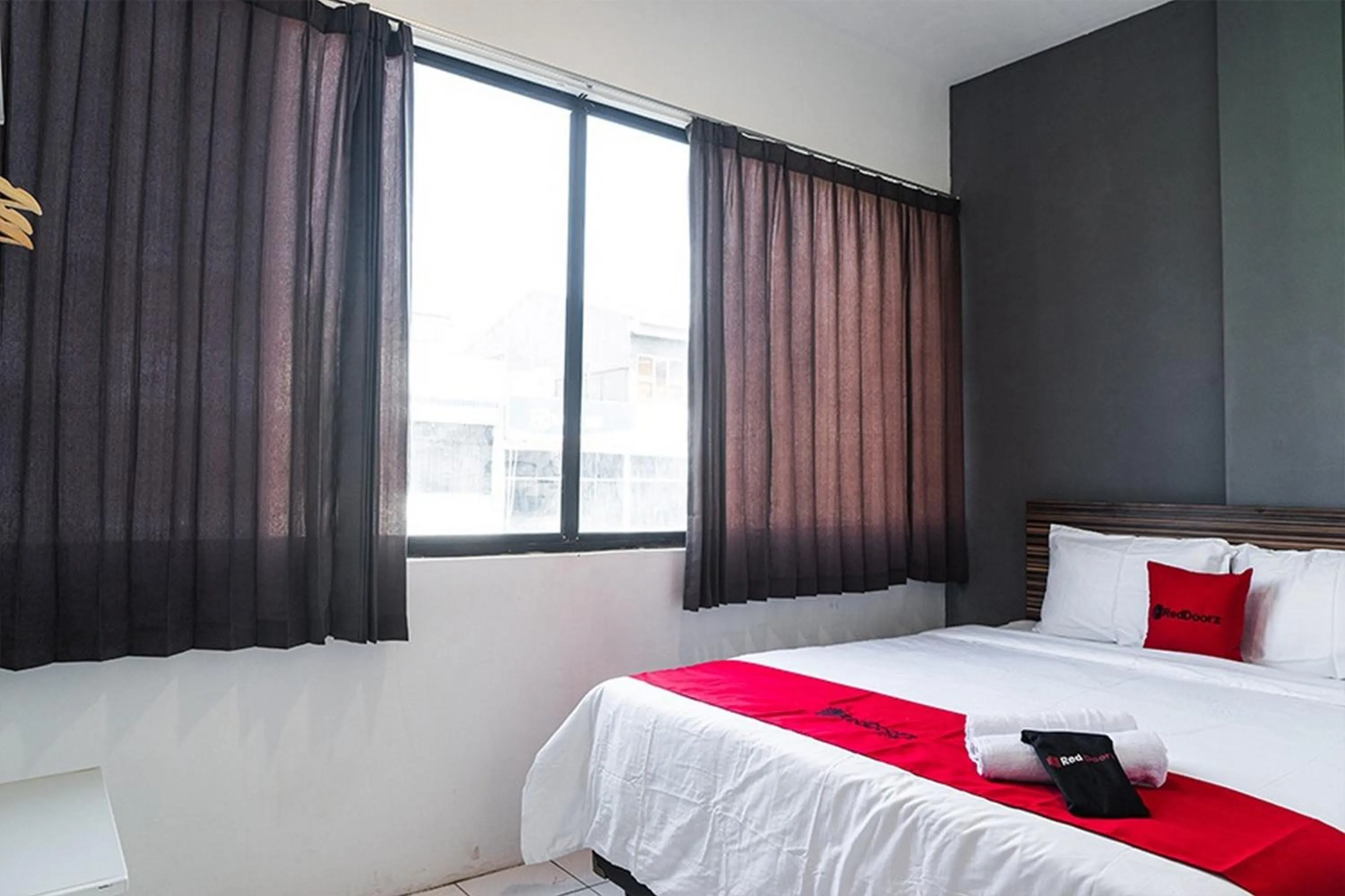 Double Room in RedDoorz near Seasons City Mall