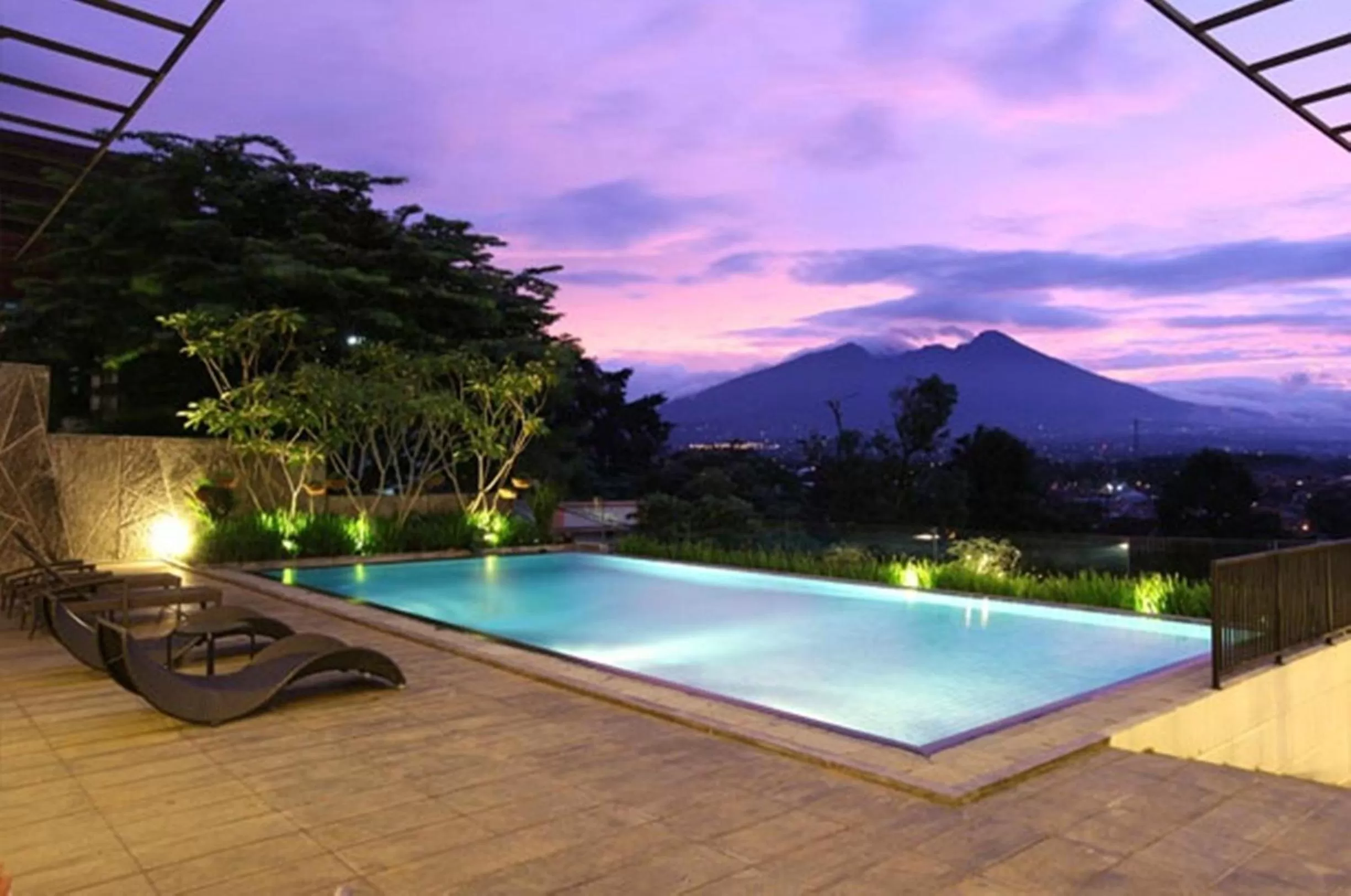 Superior Double Room in Royal Hotel Bogor