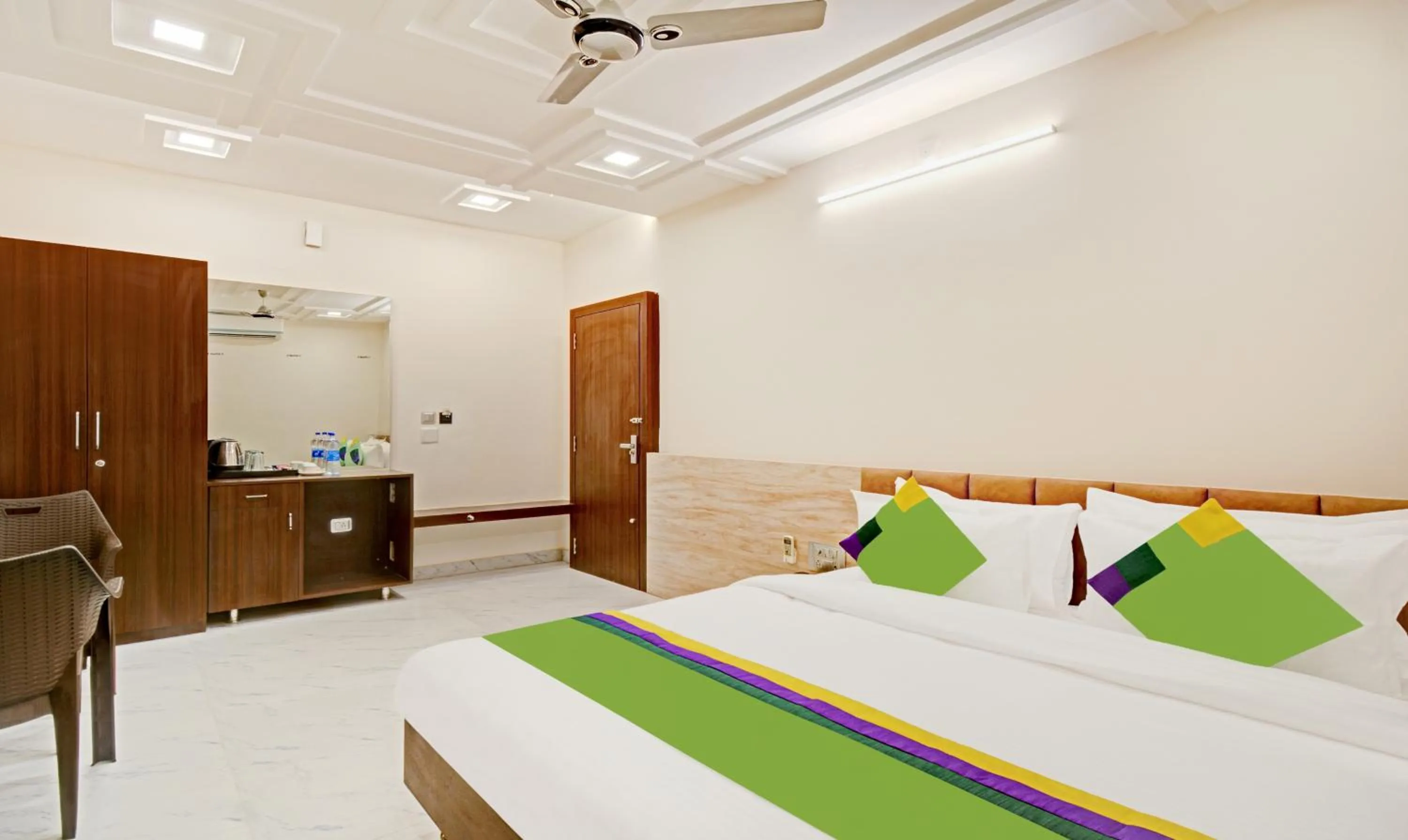 Superior Double Room - single occupancy in Treebo Paras Raj Near City Palace