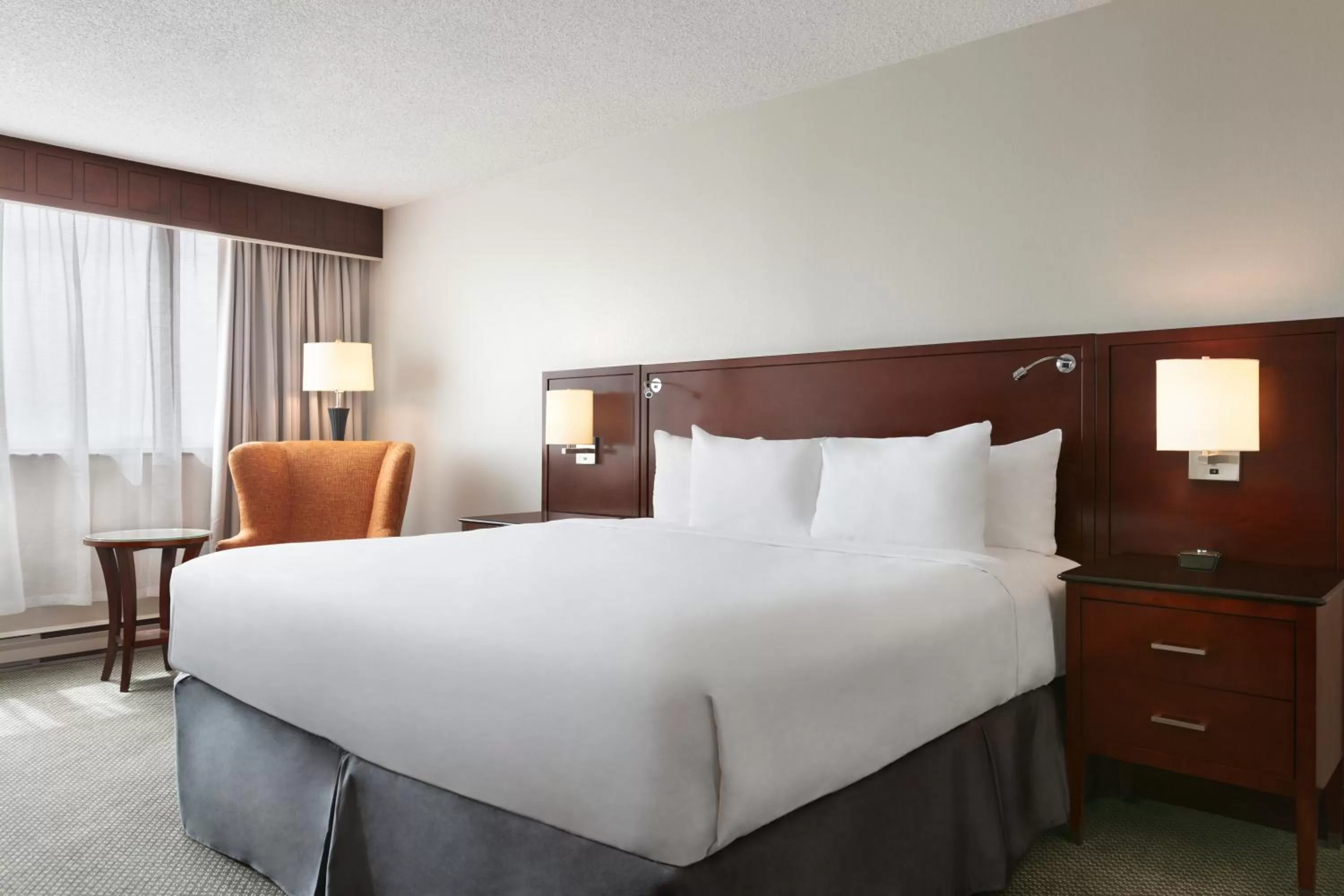 Signature King Room - Non-Smoking in Travelodge by Wyndham Quebec City Hotel & Convention Centre