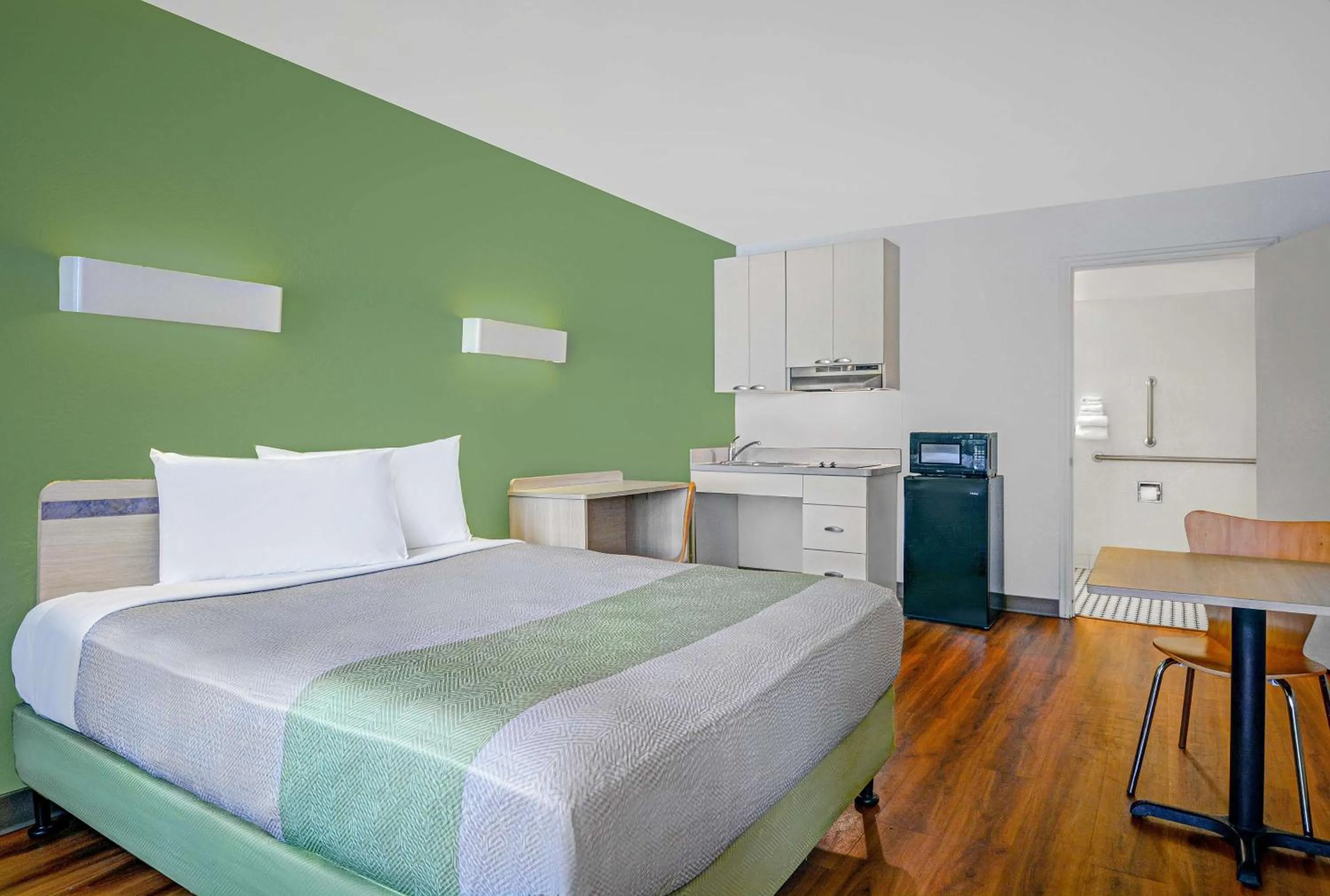 Queen Room - Disability Access - Roll in Shower in Motel 6-Tallahassee, FL - Downtown