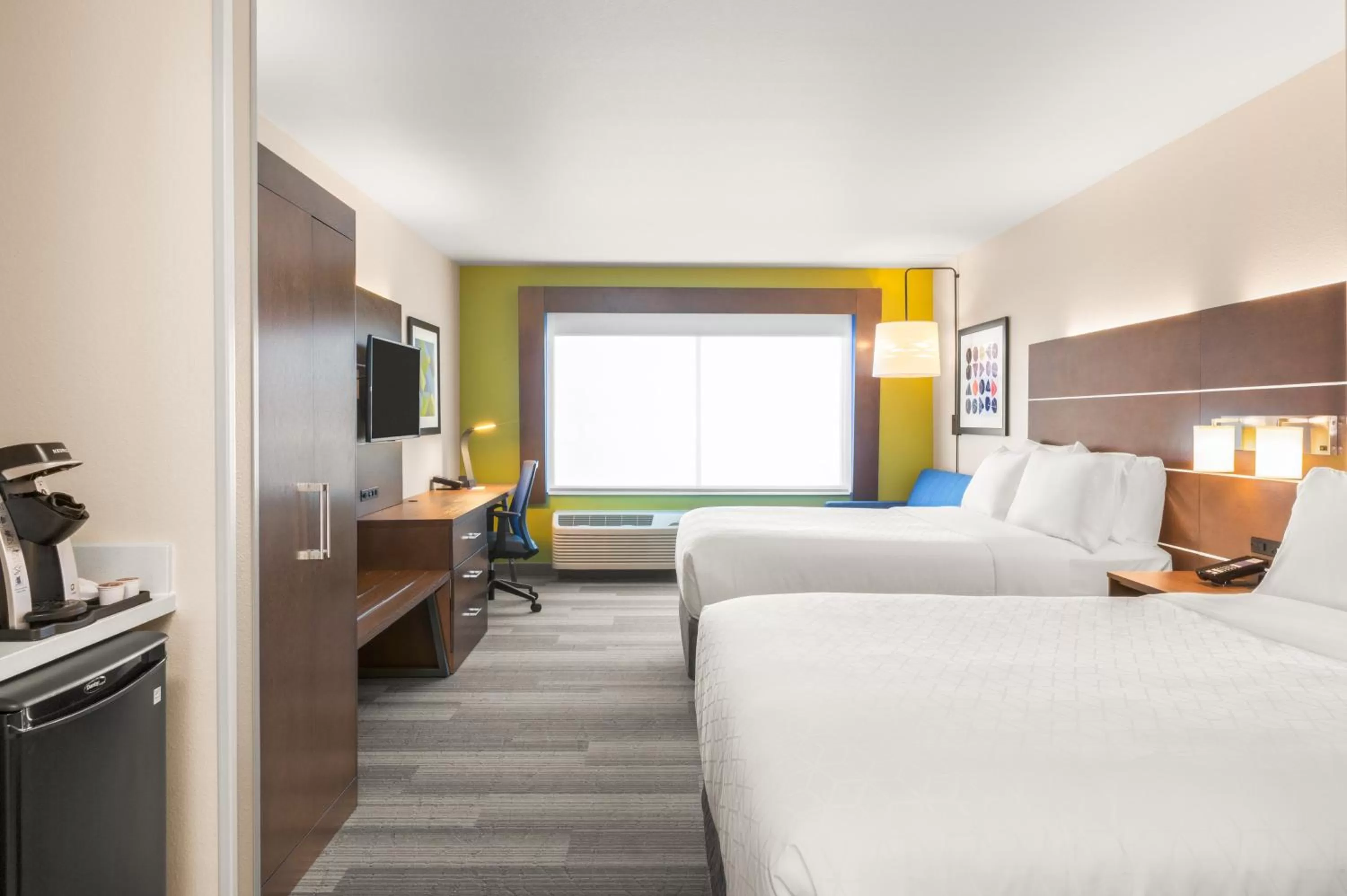 Queen Room with Two Queen Beds - Hearing Accessible/Non-Smoking in Holiday Inn Express & Suites - Union Gap - Yakima Area by IHG