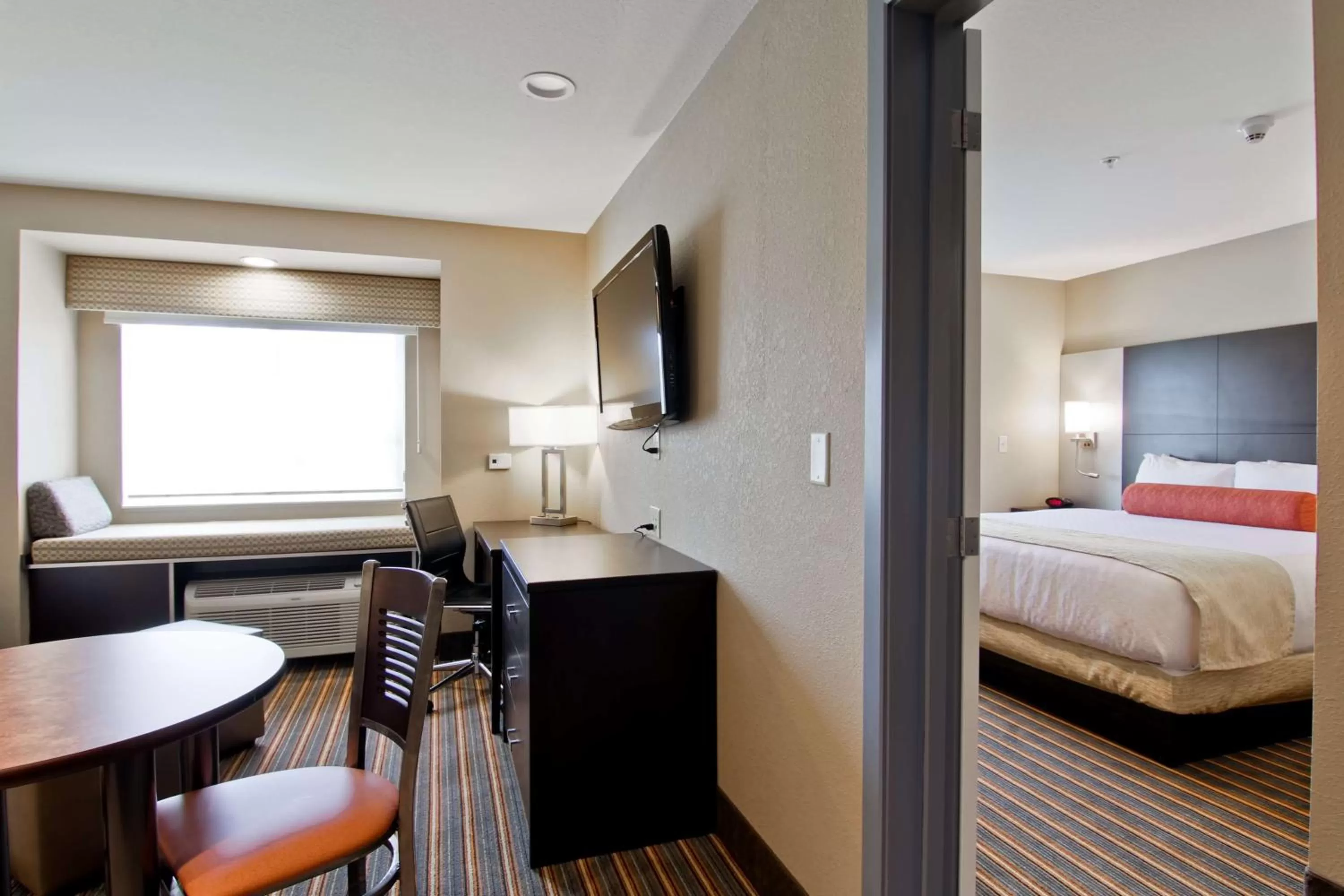 King Suite with Sofa Bed and Kitchen in Best Western Plus Woodstock Inn & Suites