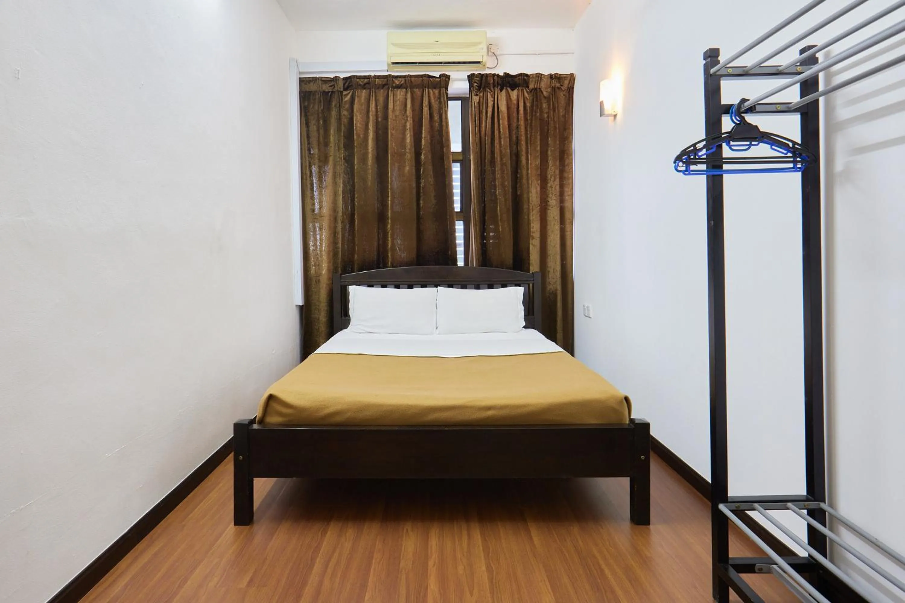 Standard Double Room with Shared Bathroom in Uncle Guest House
