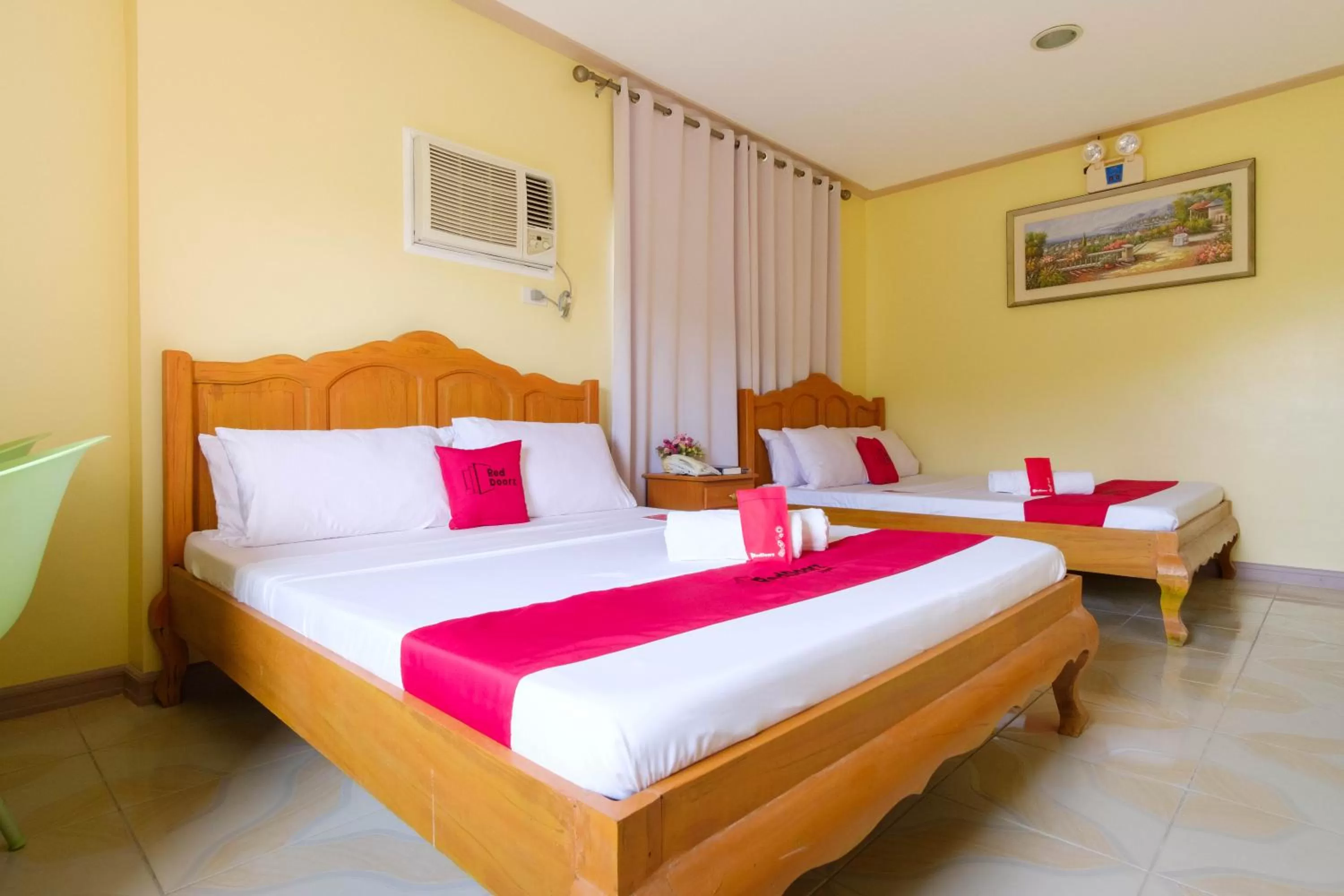 Family Room in RedDoorz Plus @ Manalo Extension Palawan