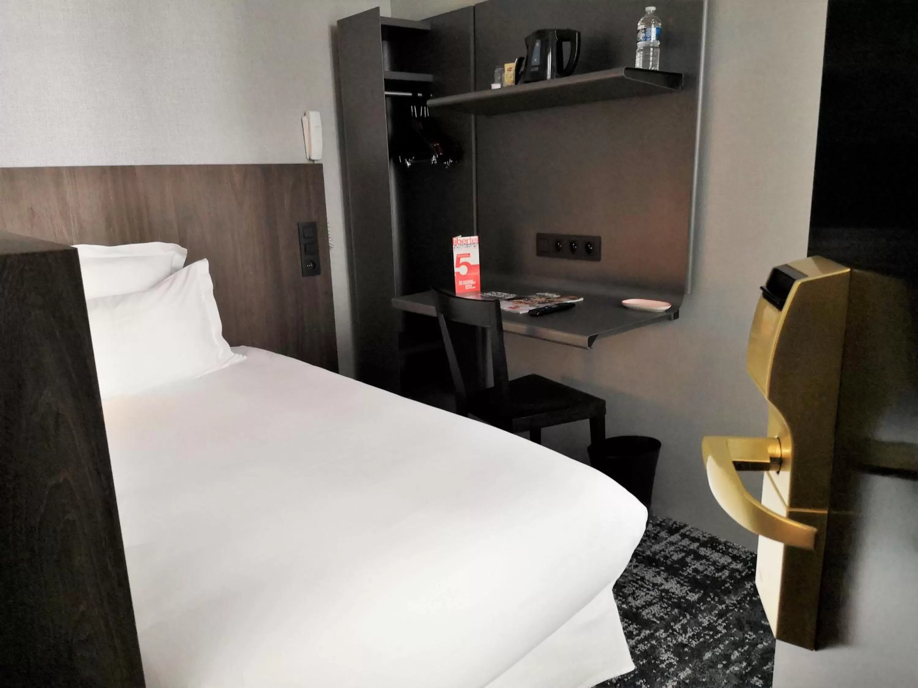 Cozy Single Room in Libertel Gare Du Nord Suede