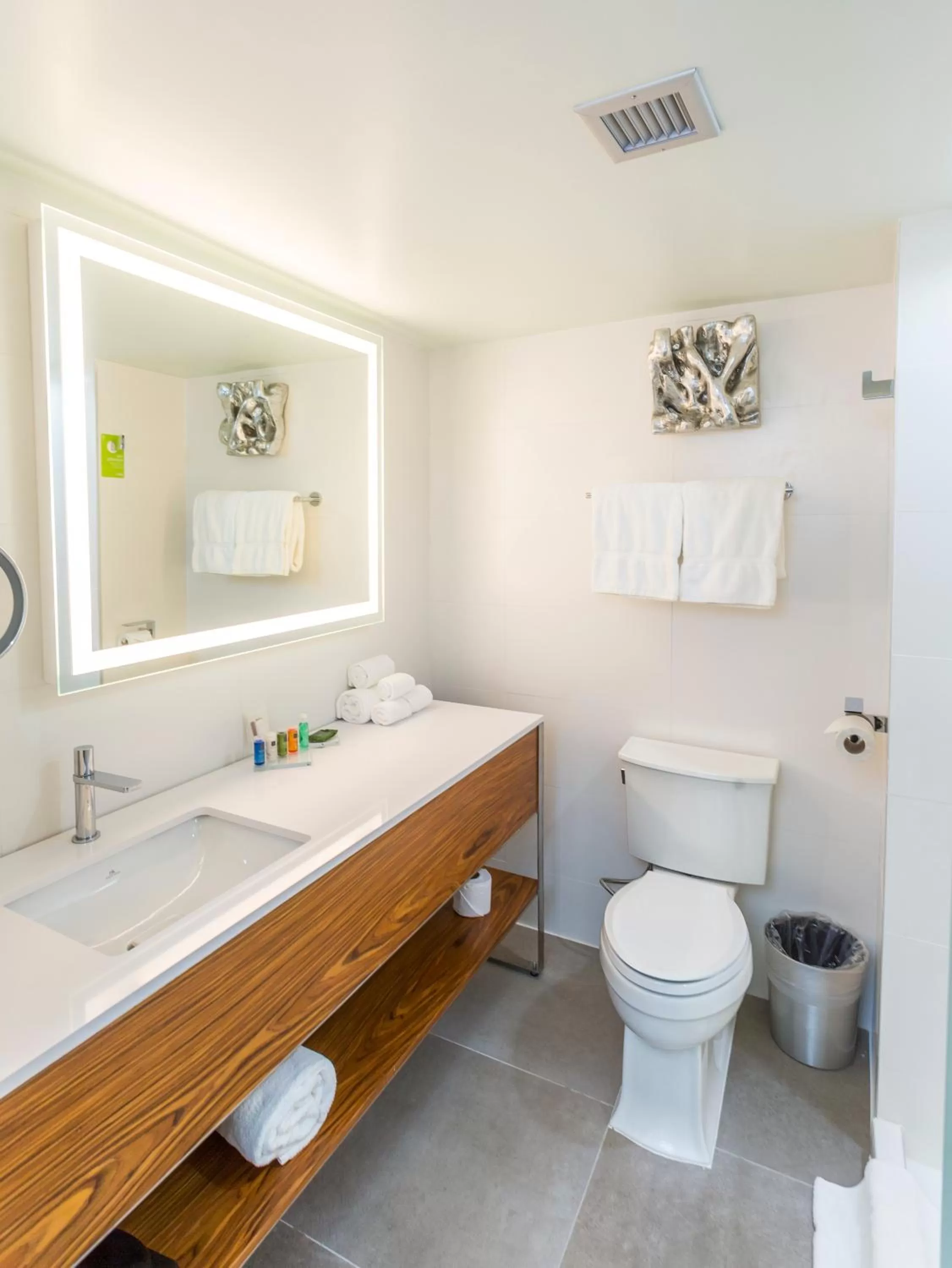 Corner Suite with One King Bed in Radisson Hotel Trinidad