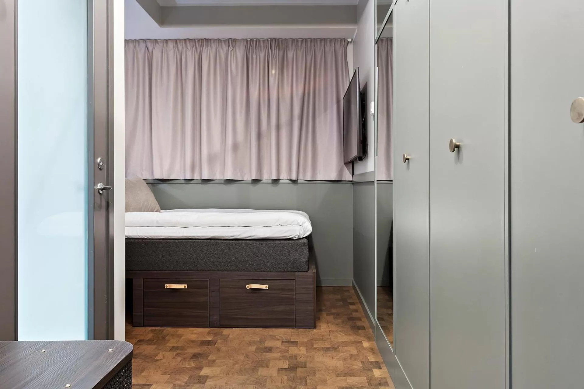 Economy Queen Room - No Window in Best Western Hotel at 108