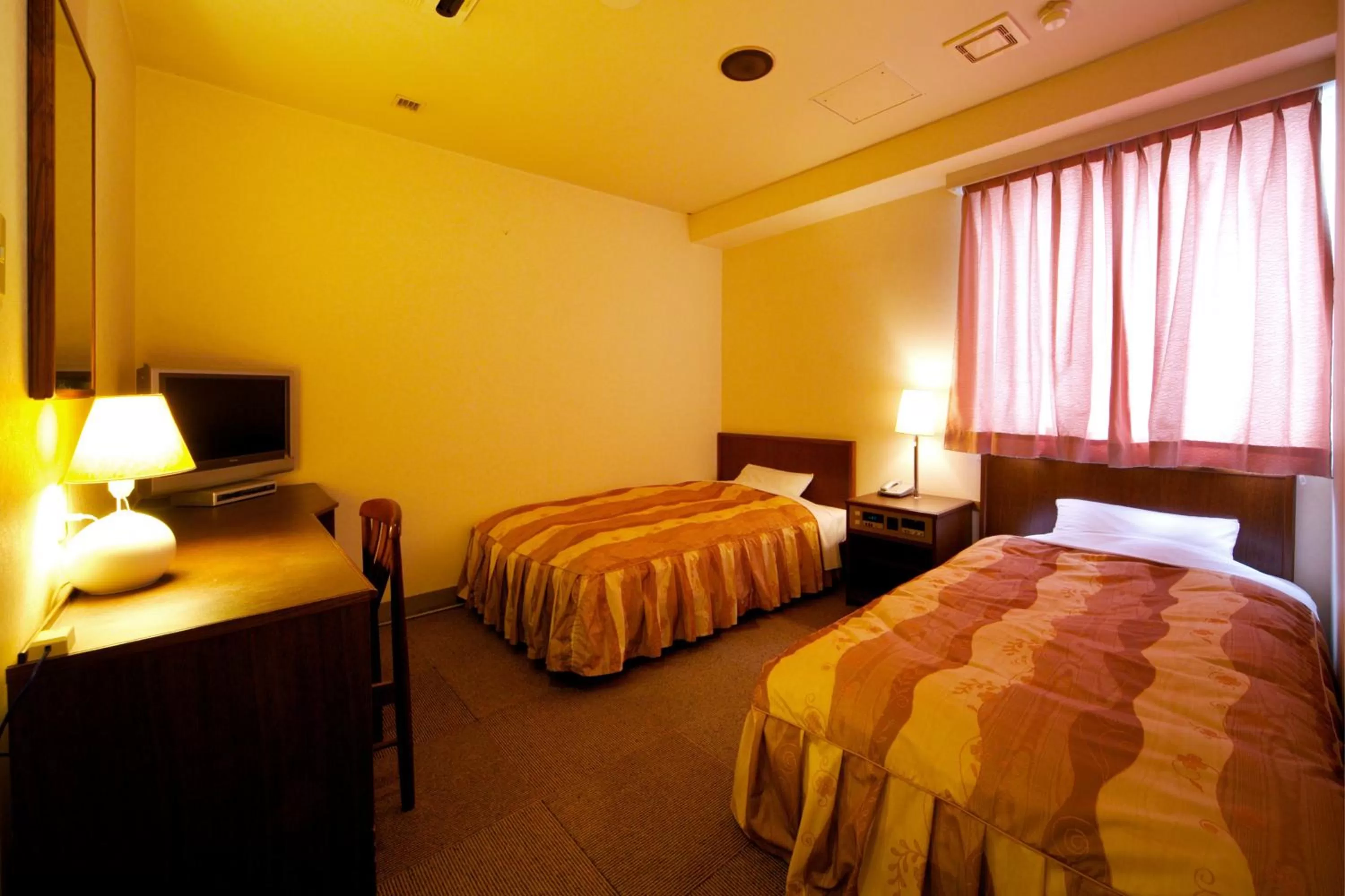 Twin Room - Non-Smoking in Hotel Pao