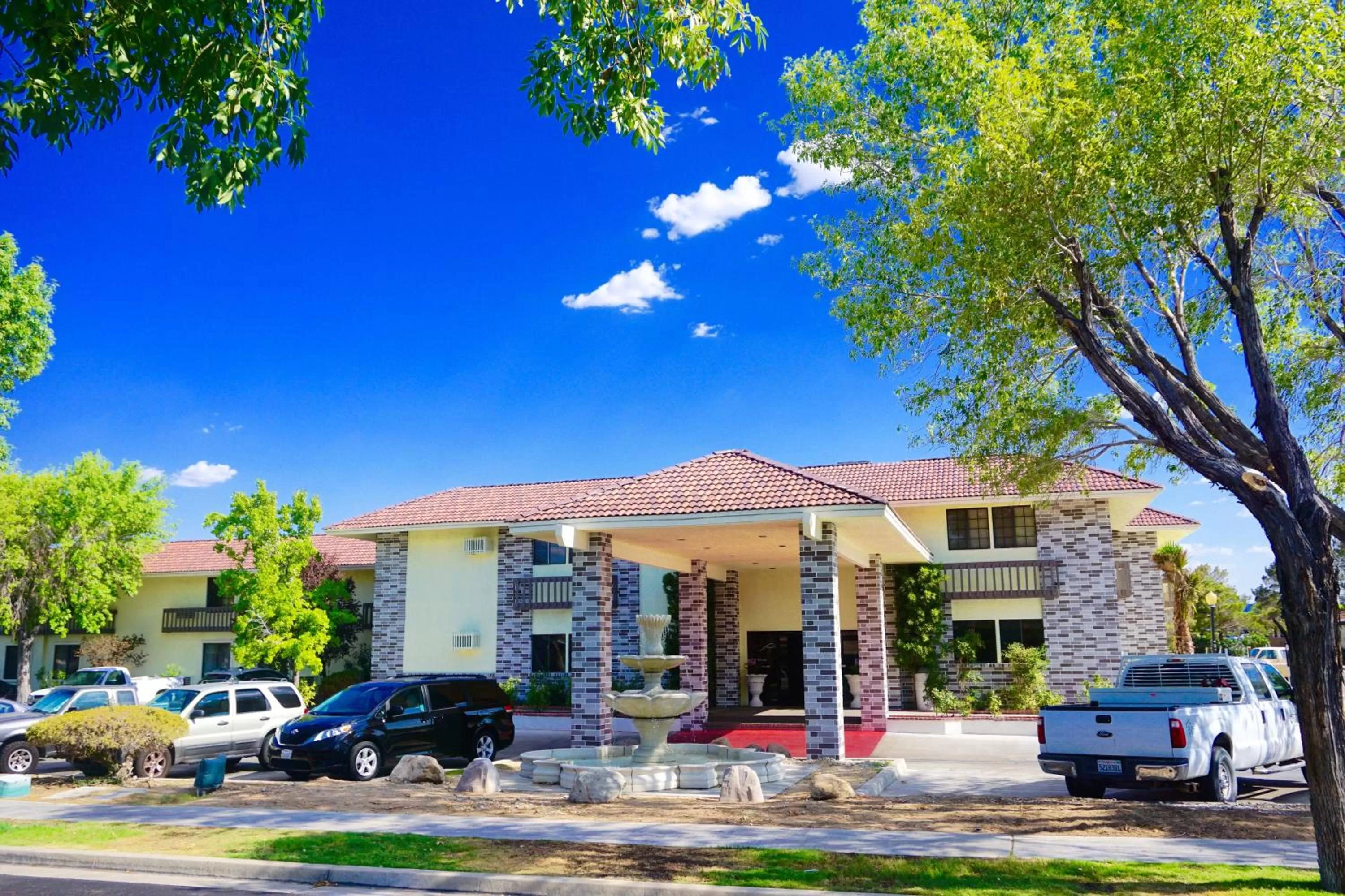 Property building, Patio/Outdoor Area in Heritage Inn &amp; Suites Ridgecrest - China Lake