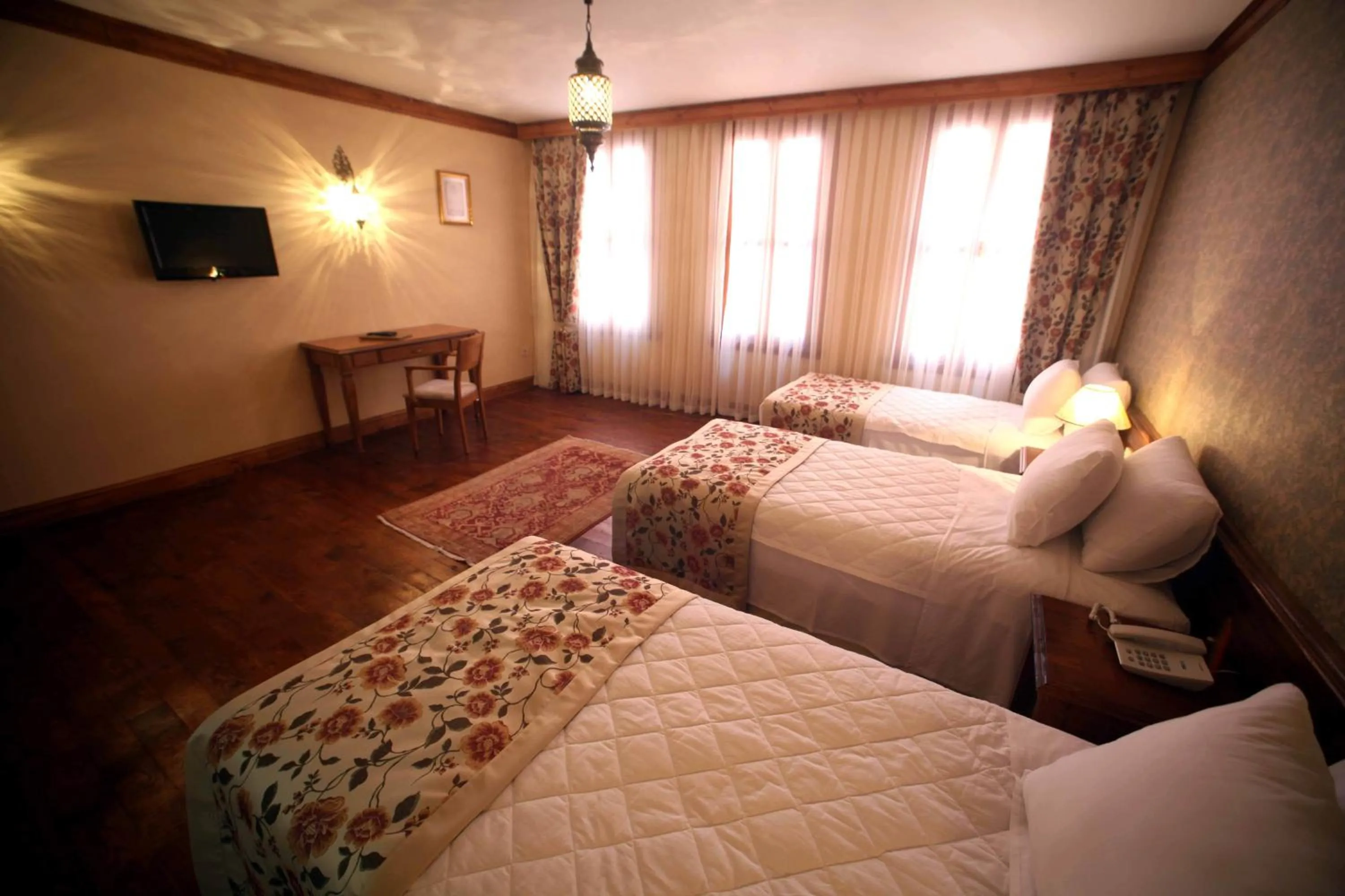 Standard Triple Room in Lalinn Hotel