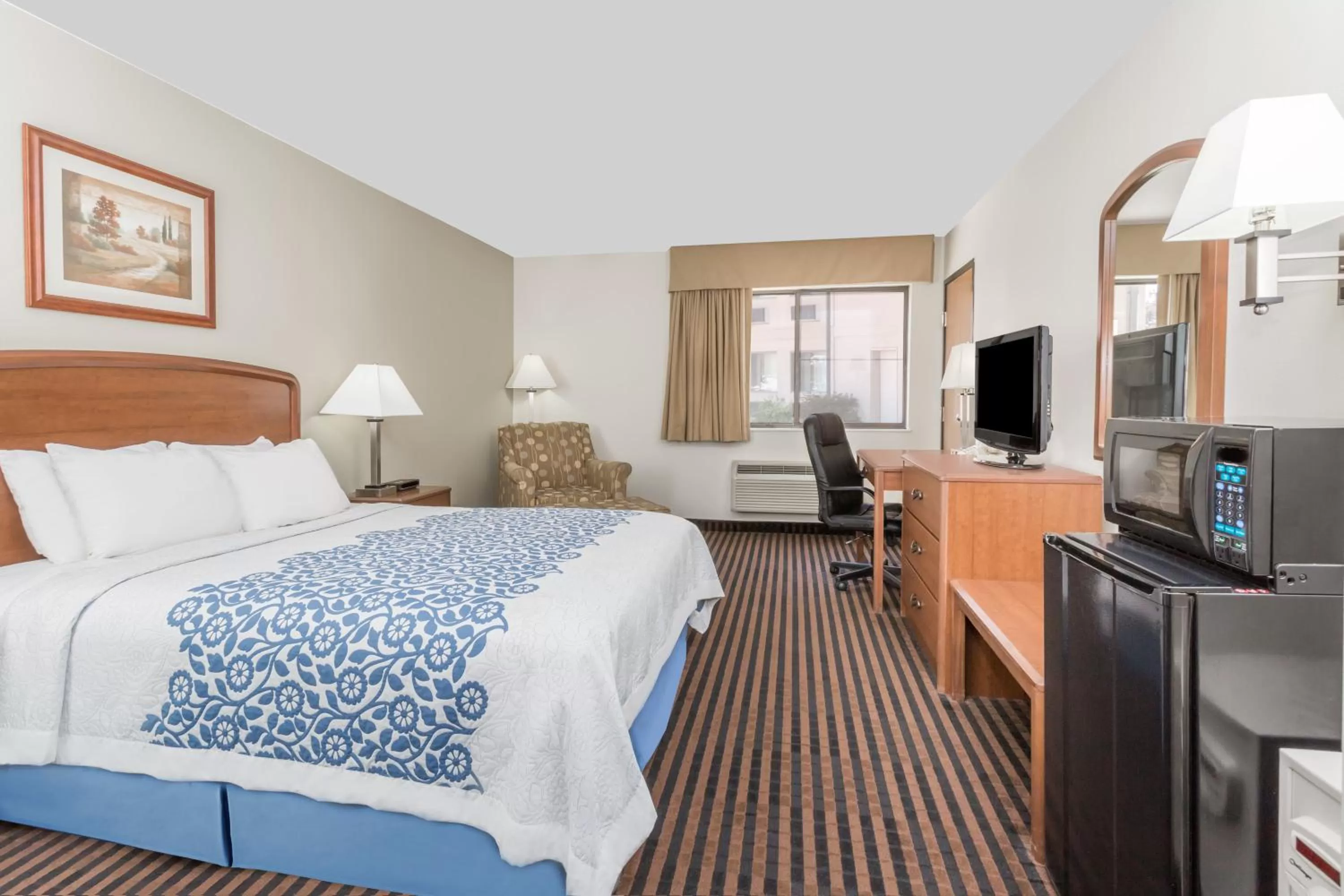 Queen Room - Disability Access/Non-Smoking in Days Inn by Wyndham Sidney NE