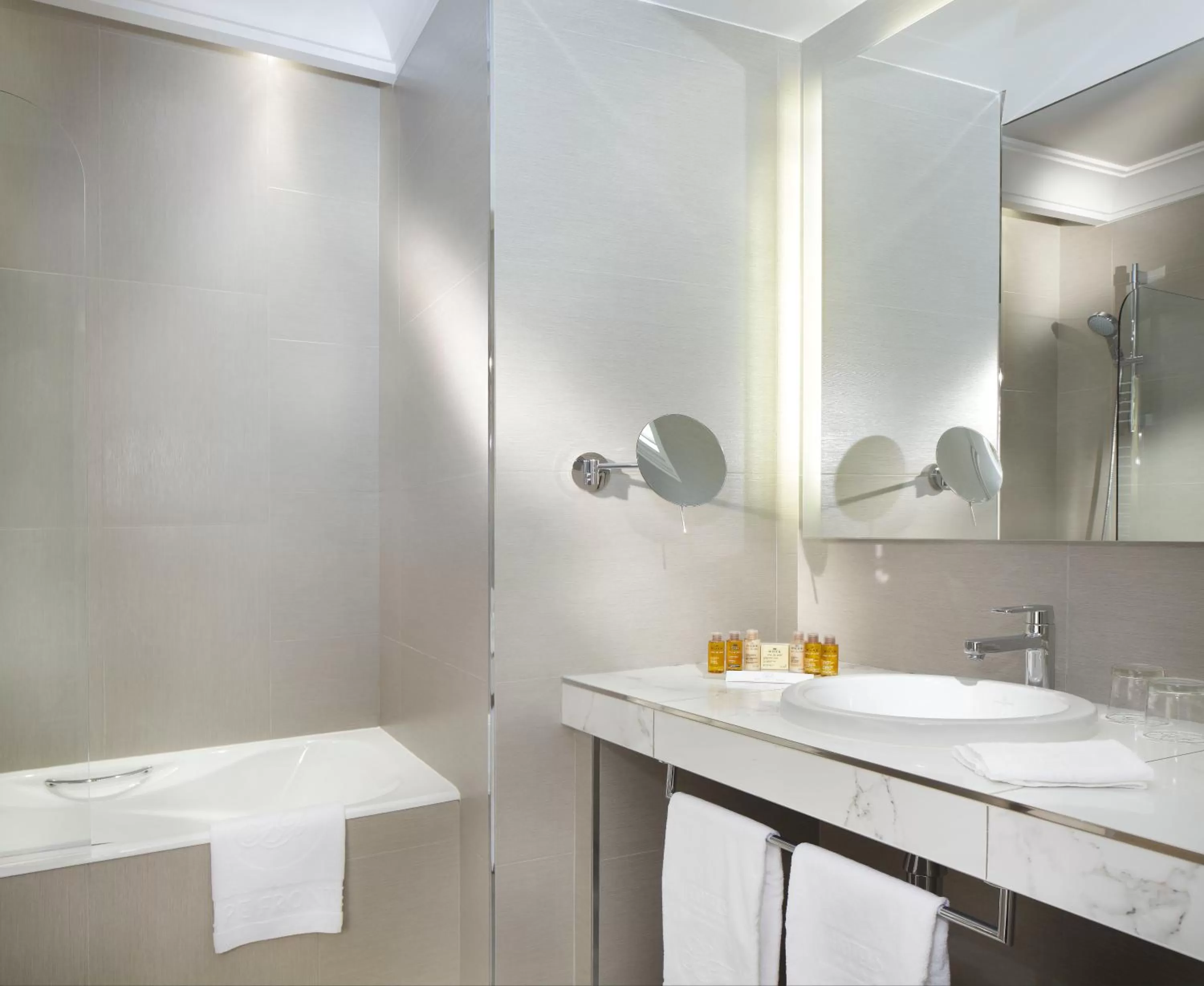 Double Room Courtyard Side in Splendid Etoile