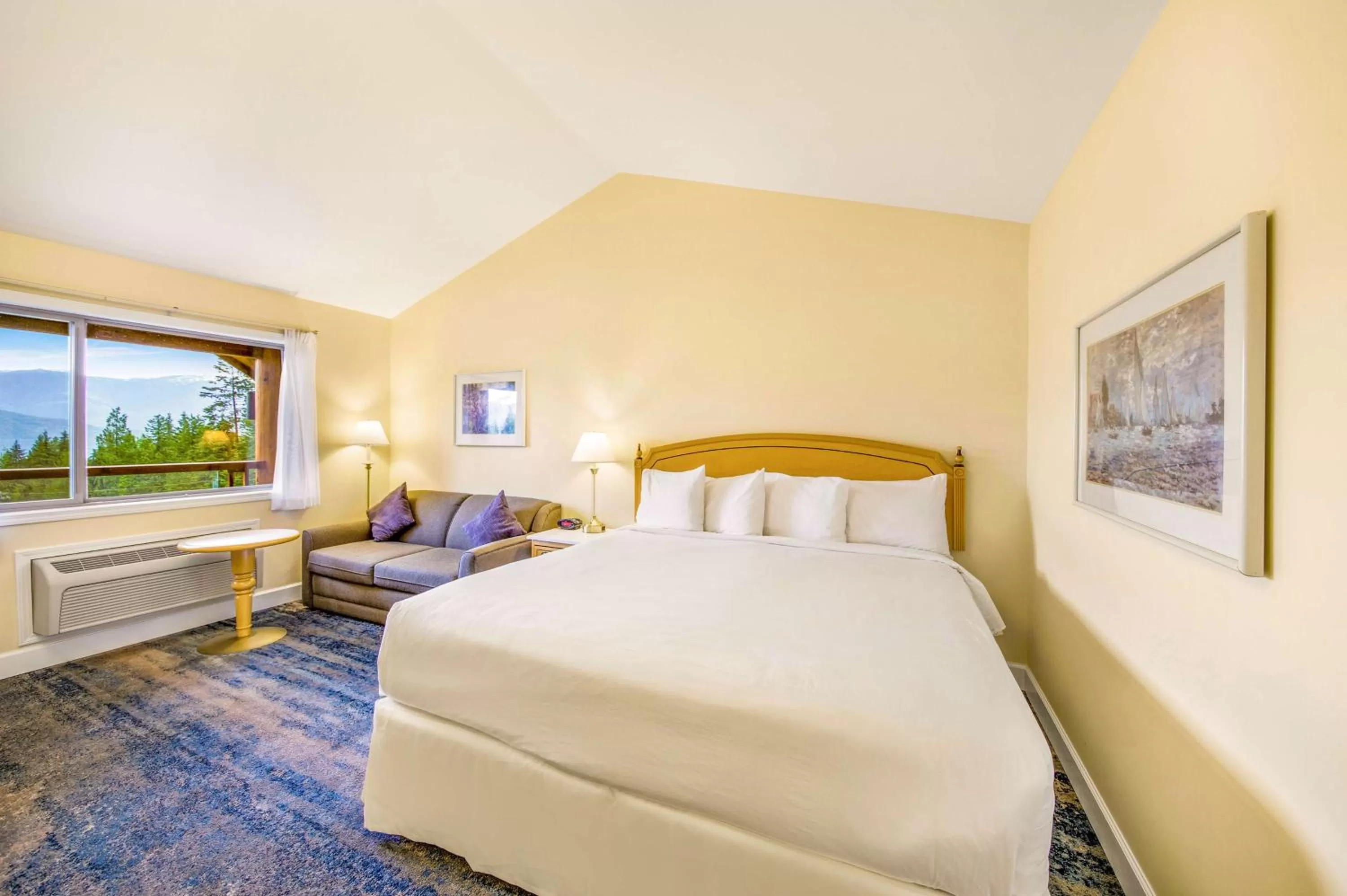 King Room with Lake View - Sofa Bed/Non-Smoking in Kootenay Lakeview Resort BW Signature Collection