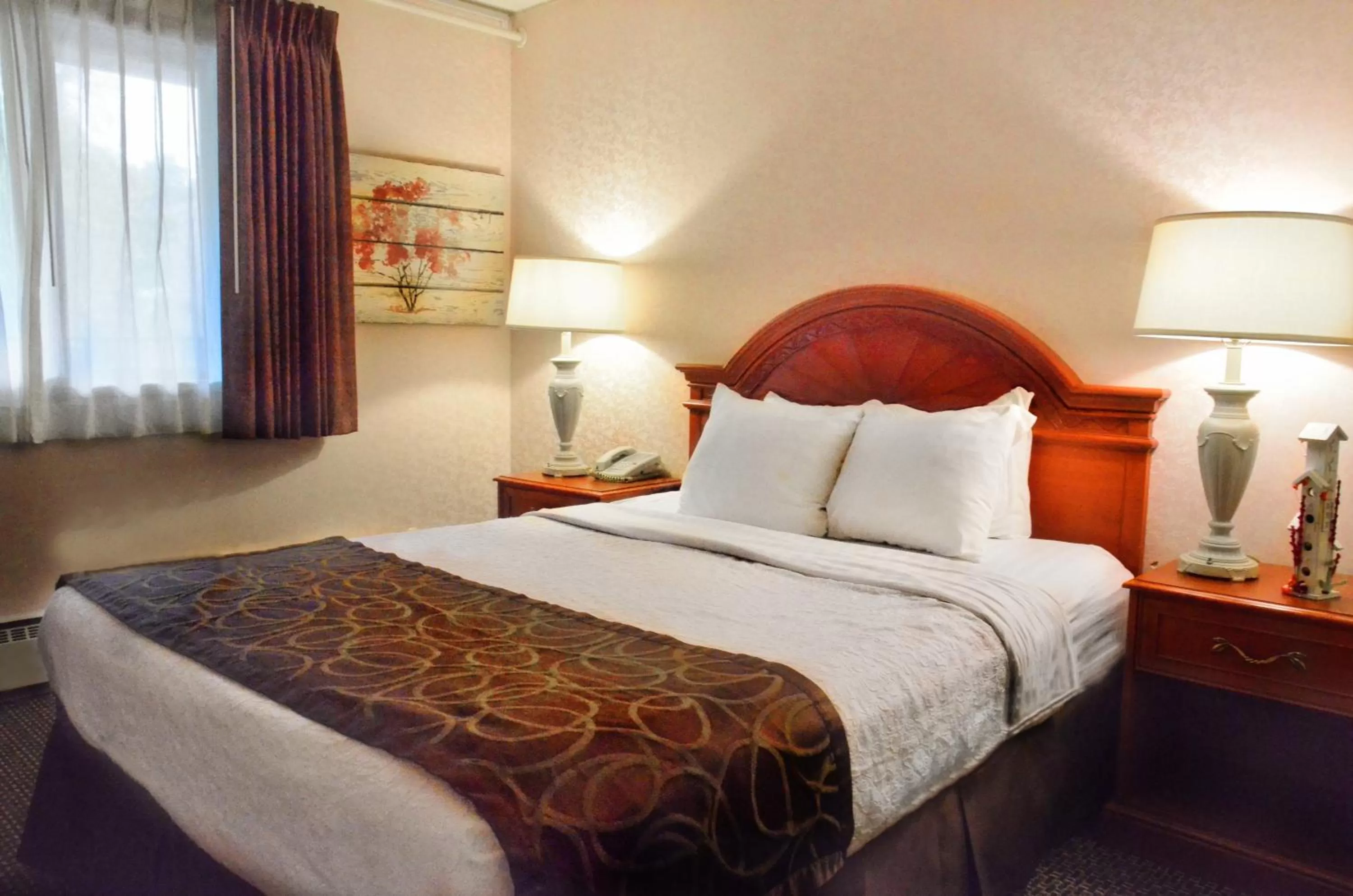 One-Bedroom Queen Suite- Non-Smoking in Centerstone Plaza Hotel Soldiers Field - Mayo Clinic Area