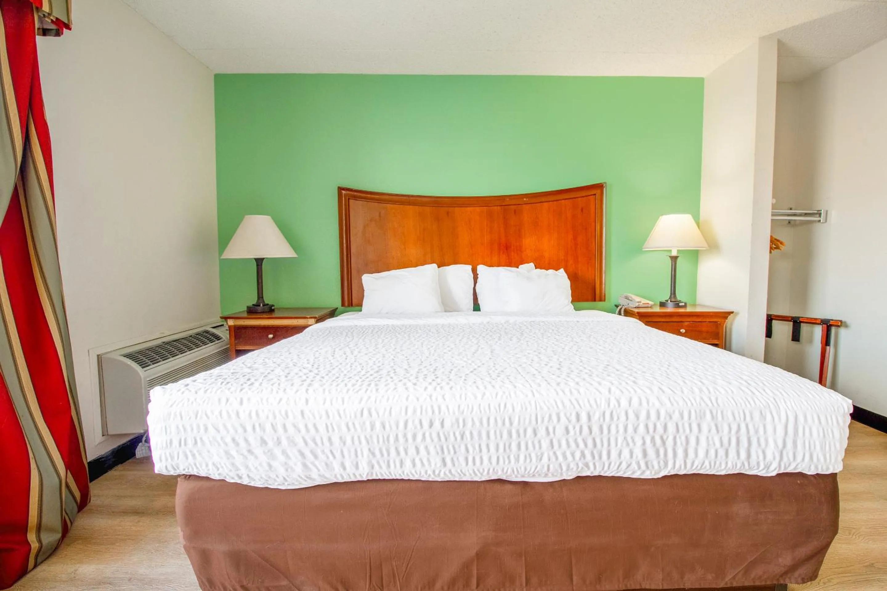 King Room - Accessible in Tulsa Square Hotel Central, I-44 By OYO